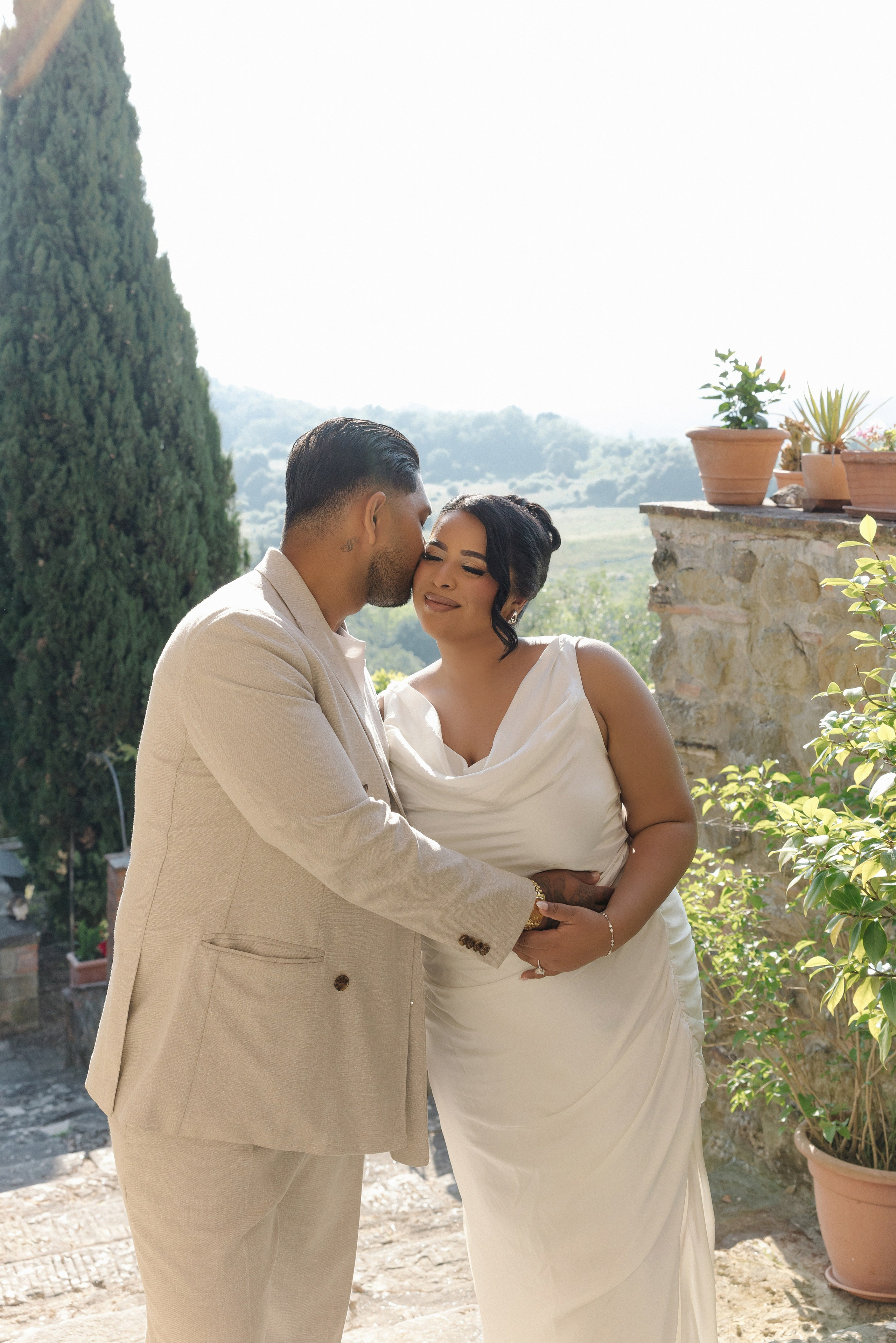 Pre-wedding in Tuscany. Wedding photographer Italy