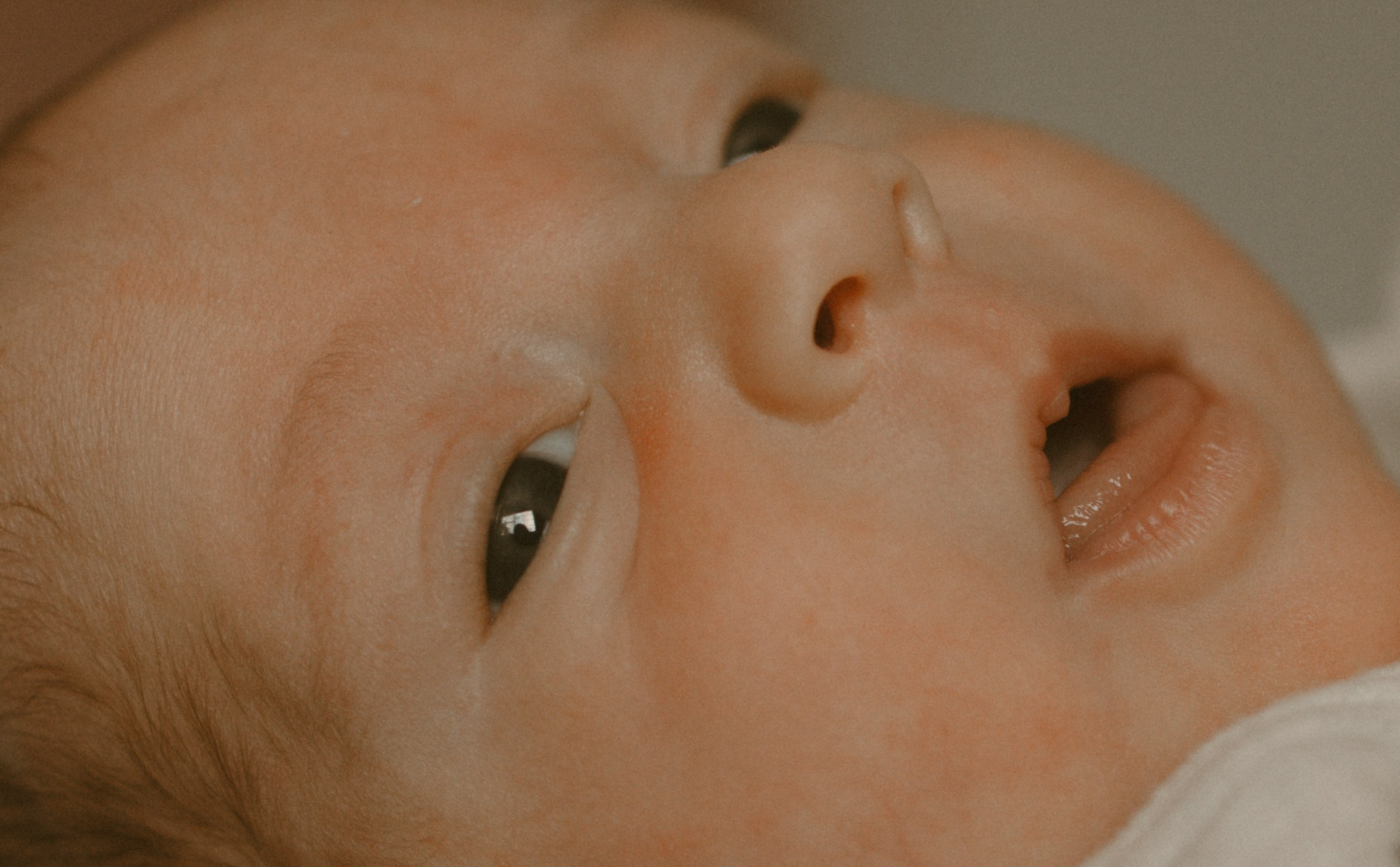 Newborn lifestyle documentary photographer