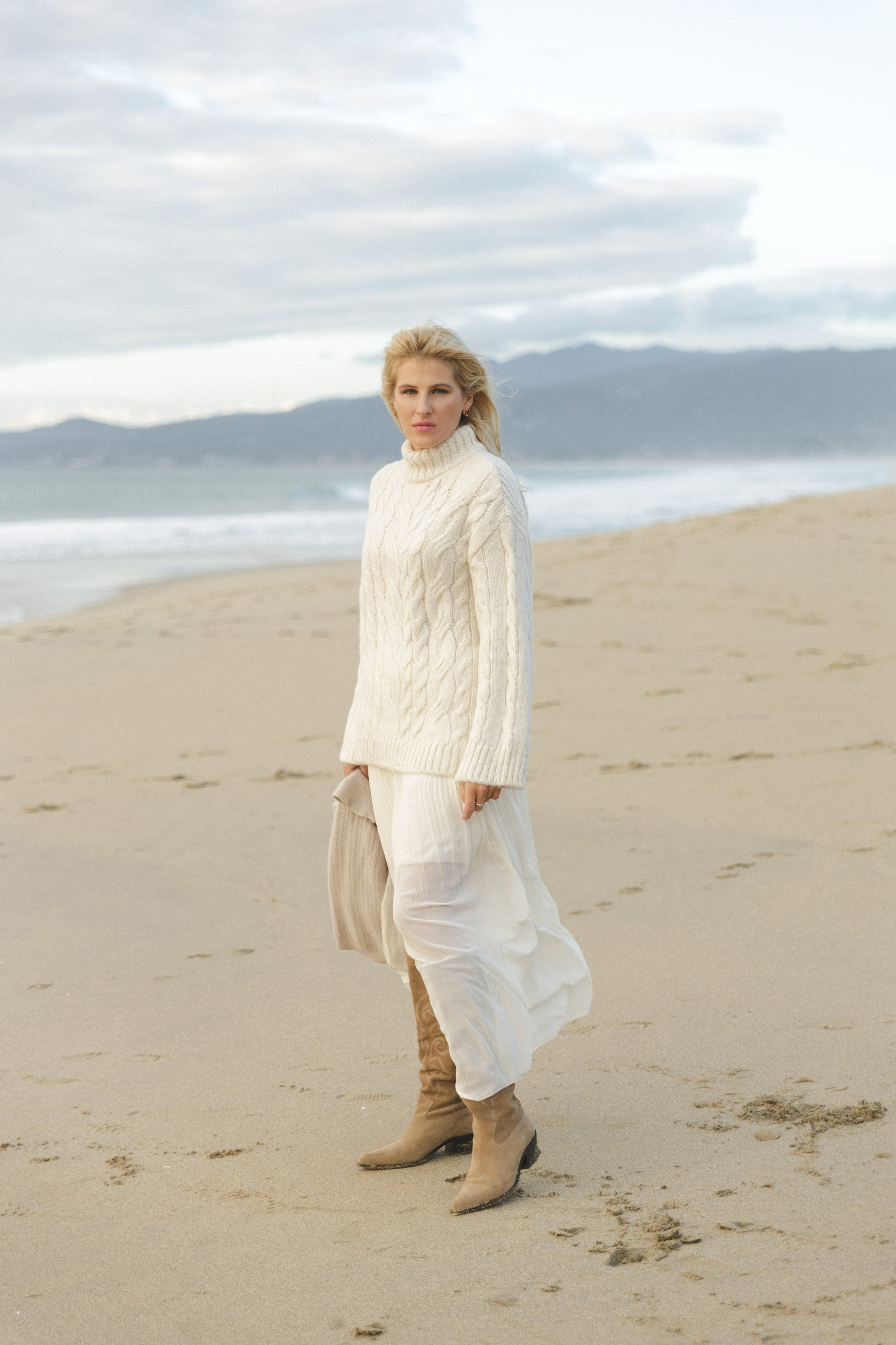 Wild Beauty on the Californian Beach. Maternity, newborn photographer in the Bay Area|Iryna Rakivnenko