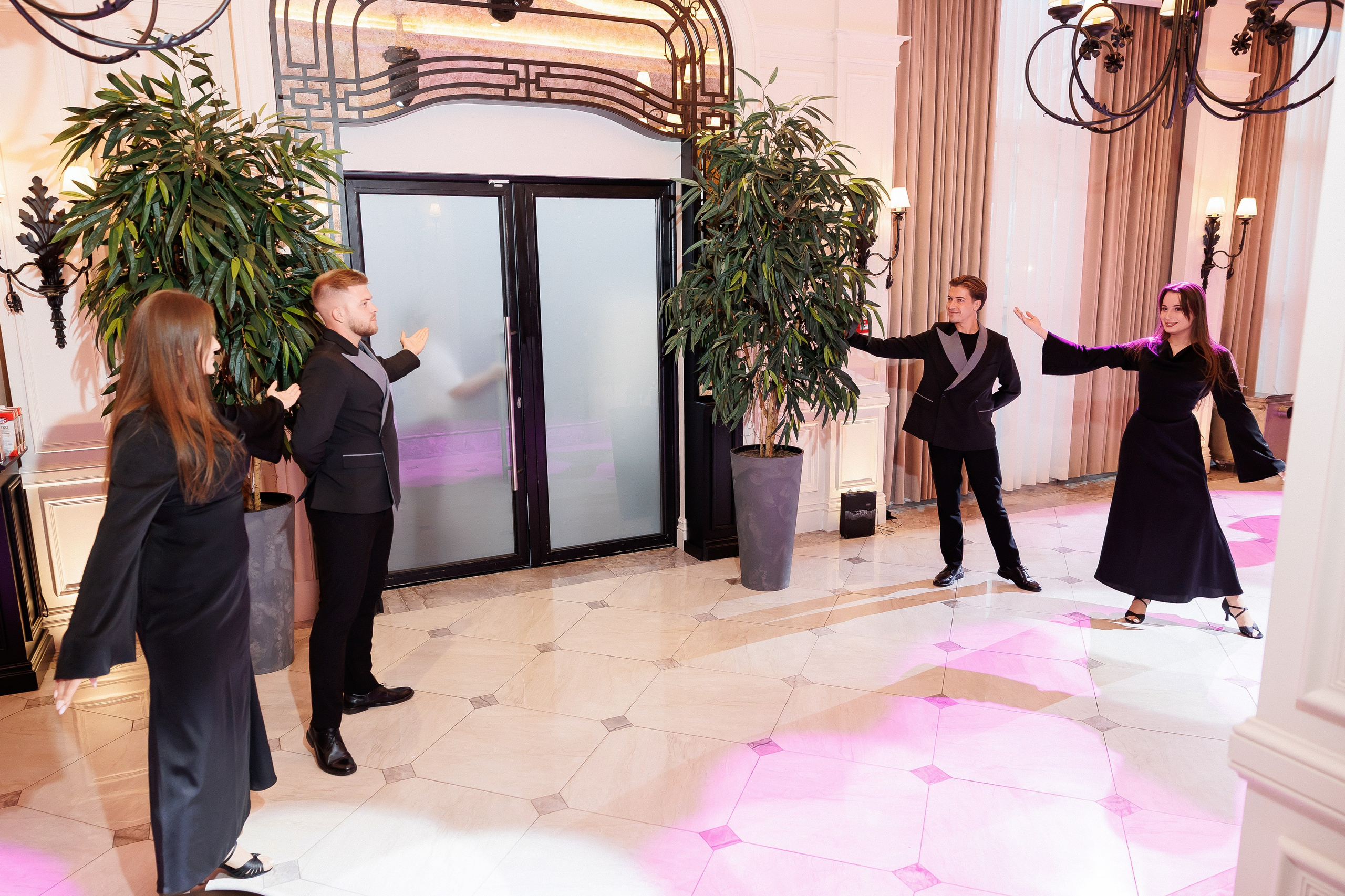 Serghei & Erica — Queen Residence. Servicii Foto și Video 067188353