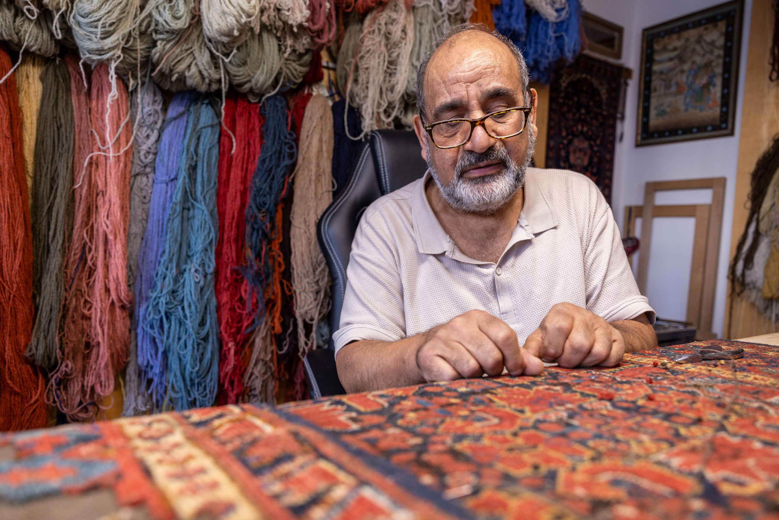 Teppichrestaurator, Salzburg, 2024. Guzel Kolobova| Fotografin| Salzburg