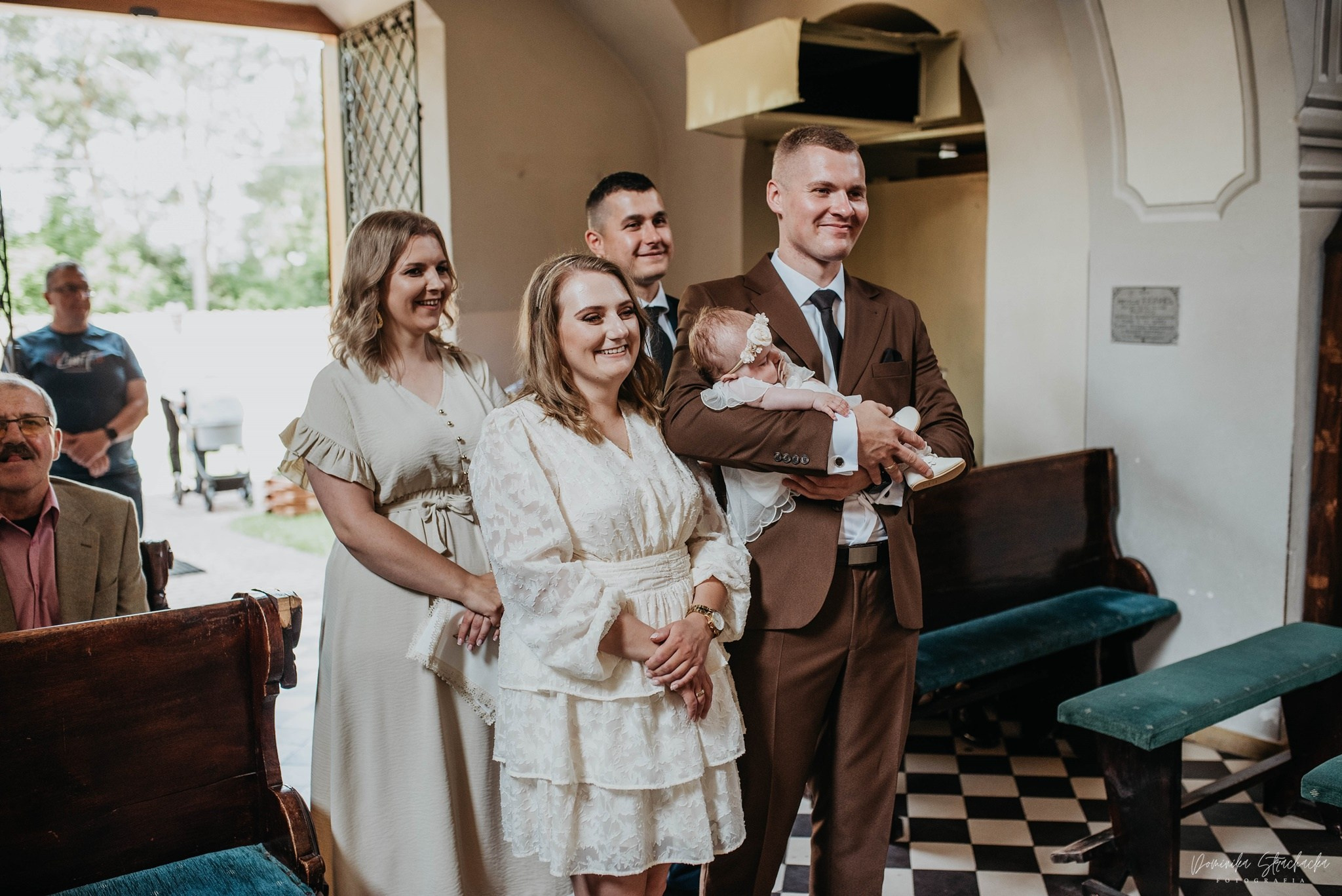 Chrzest Święty Alicji. Dominika Strachacka Fotografia | Fotograf ślubny i rodzinny Opole Lubelskie Lublin