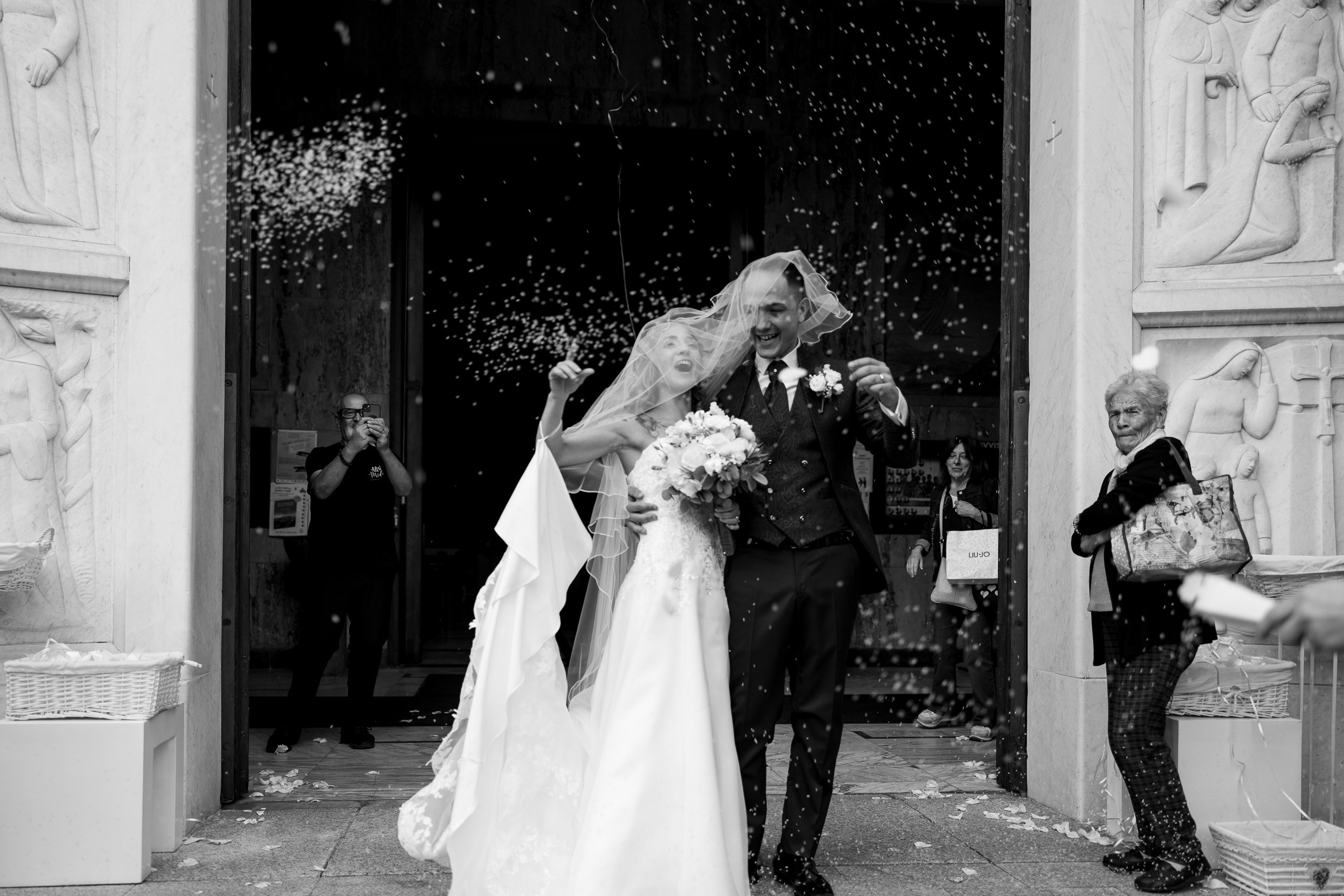 Si lo voglio. Fotografa di matrimonio a Milano e in Lombardia. Racconto matrimoni con uno stile naturale, elegante e senza pose forzate