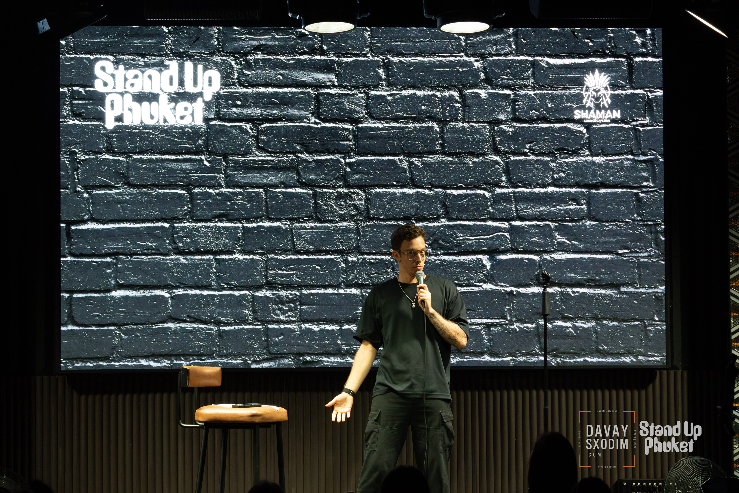 Standup Влада Лапина | Фоторепортаж | Афиша | DAVAYSXODIM.com PHUKET. АФИША|ФОТОРЕПОРТАЖИ|ИВЕНТЫ|ПХУКЕТ