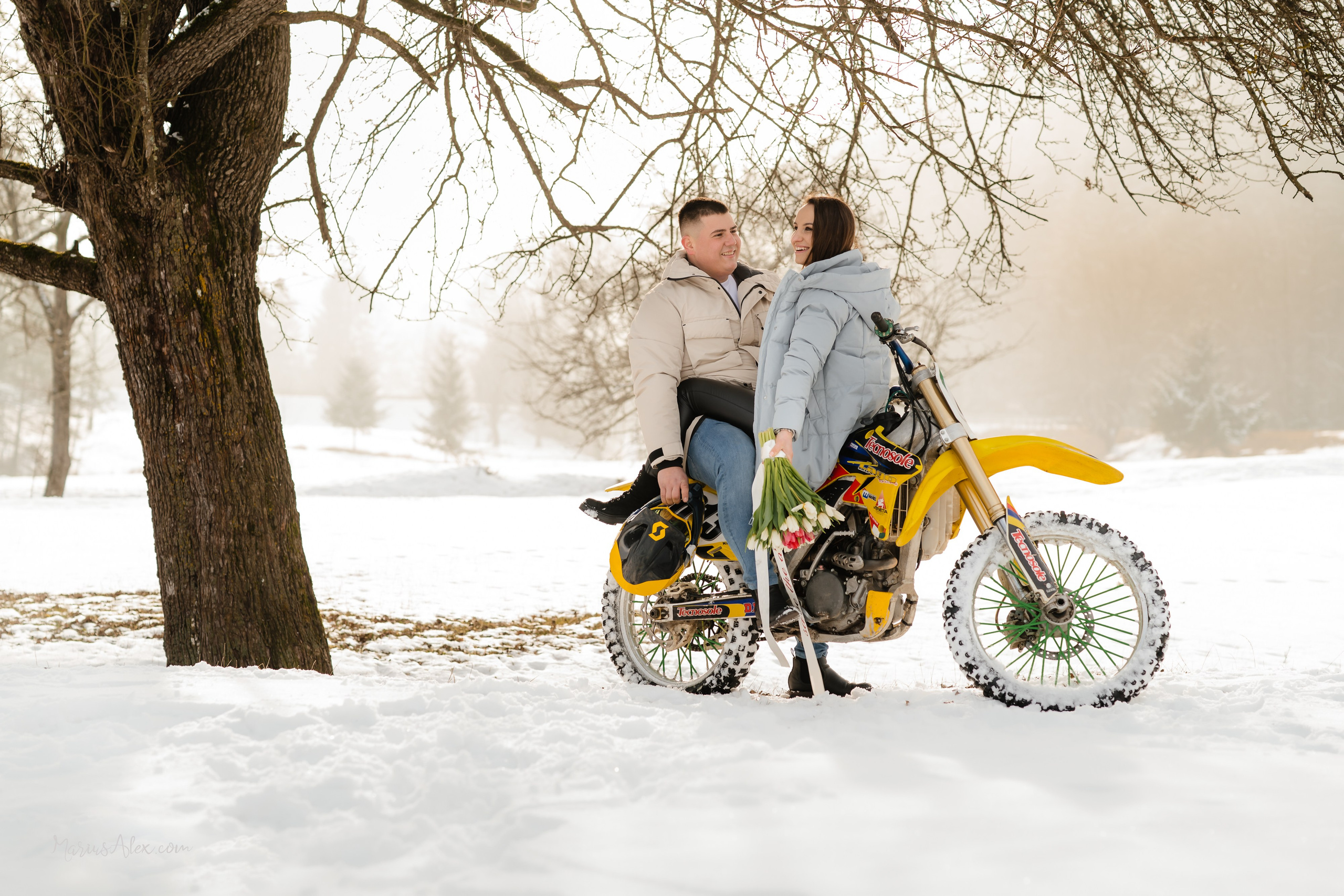 Ioana & Robert - Un Save the Date cu emoție și adrenalină 🏍️. Marius Alex fotograf de eveniment si portret din Suceava