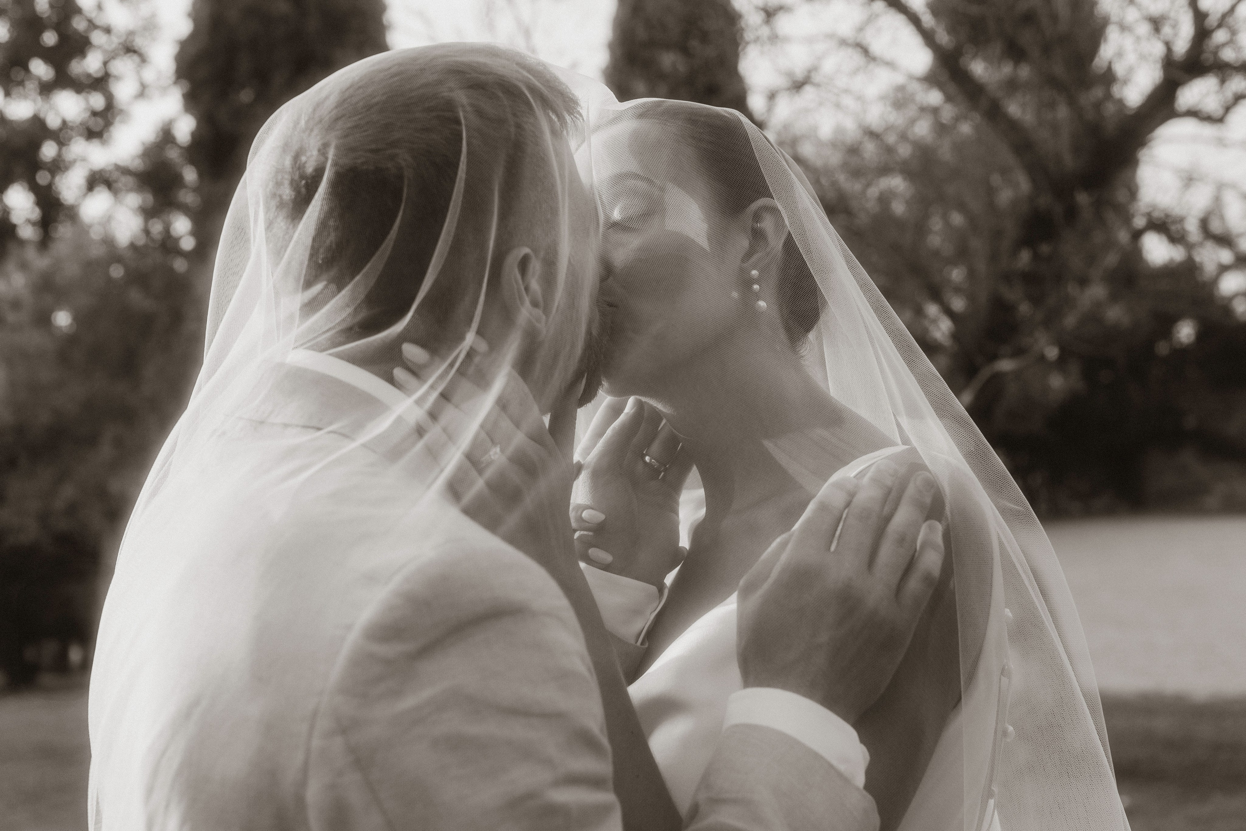 Lauren & Jamie. Hotel Castell d’Emporda. Paola fotógrafo / videografo de bodas en Barcelona