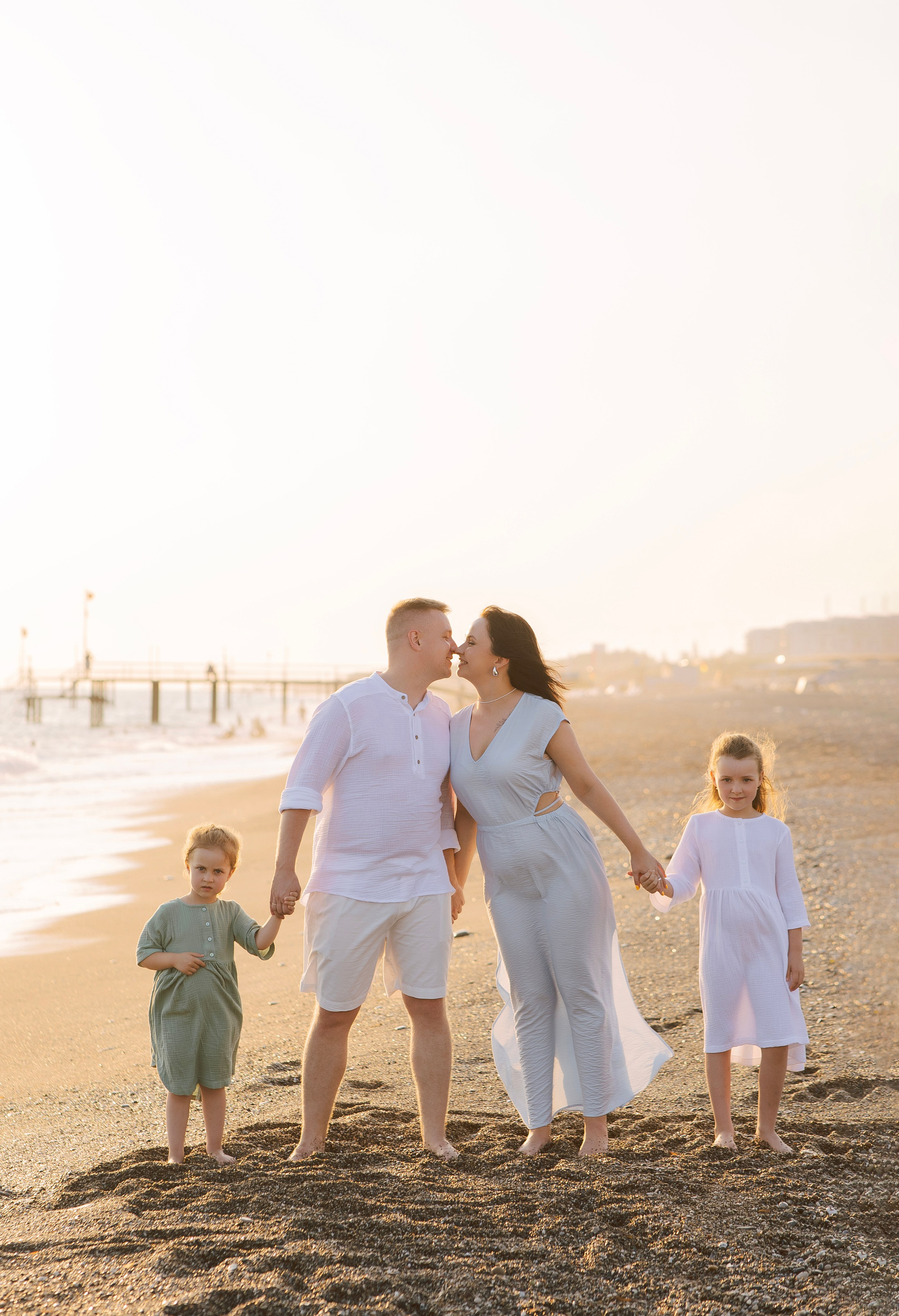 Семейная фотосессия на пляже в Сиде на закате. Фотограф в Алании в Турции, Аланья, Сиде, Белек, Анталия, Кемер, Конаклы, Окурджалар. Фотосъемки в Алании. Фотосессия в Алания.Алсу Девели