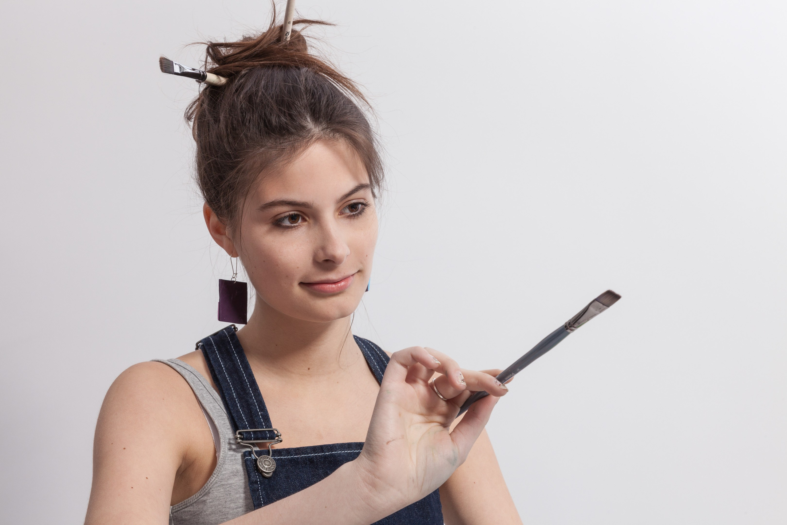 Portrait of a young artist girl on white studio background - photographer Andrey Dunin
