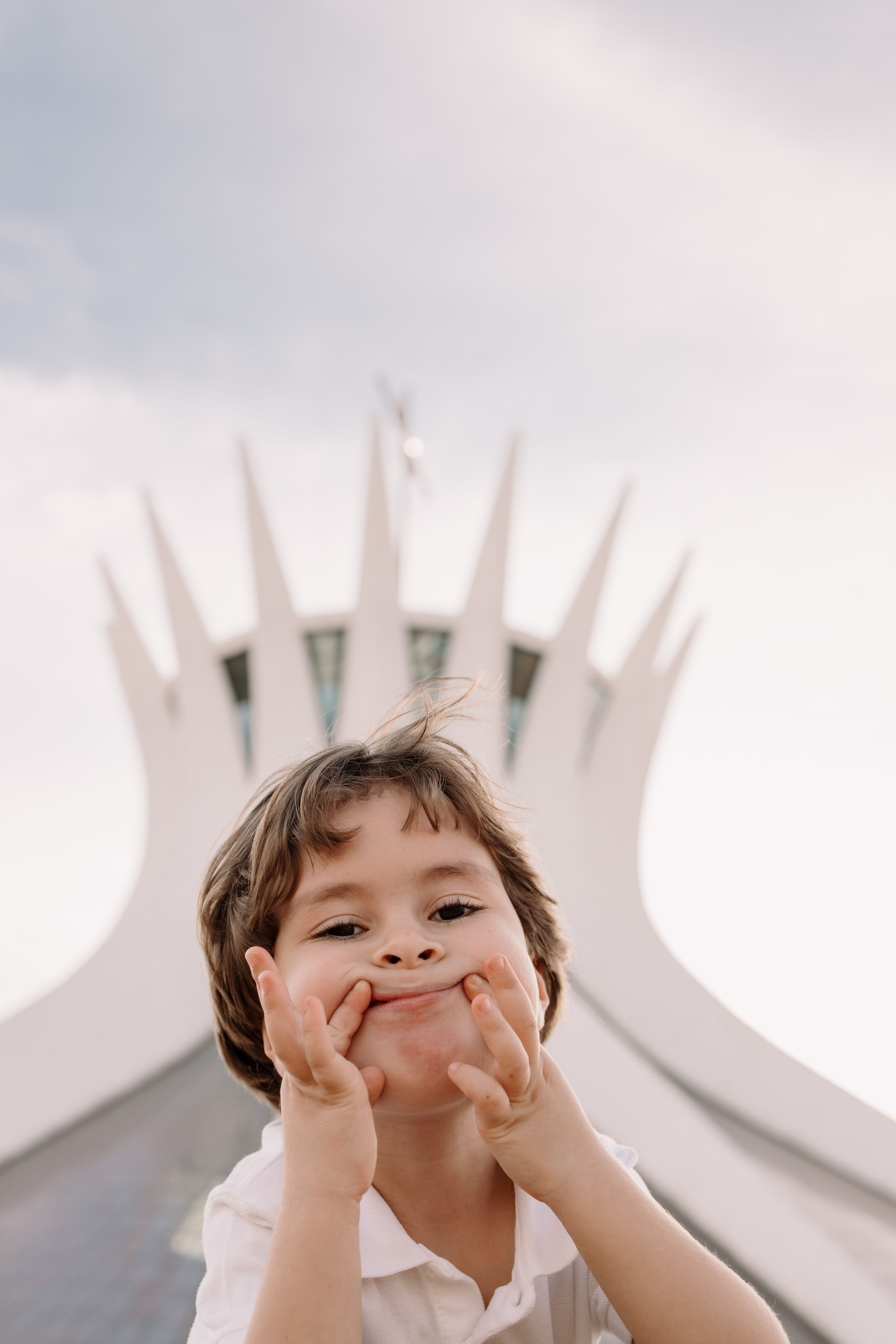 Ensaio Família na Catedral de Brasília | Fotografia Afetiva em Brasília. Ize Fotografia — Ensaios e Festas de Família em Recife e Brasília