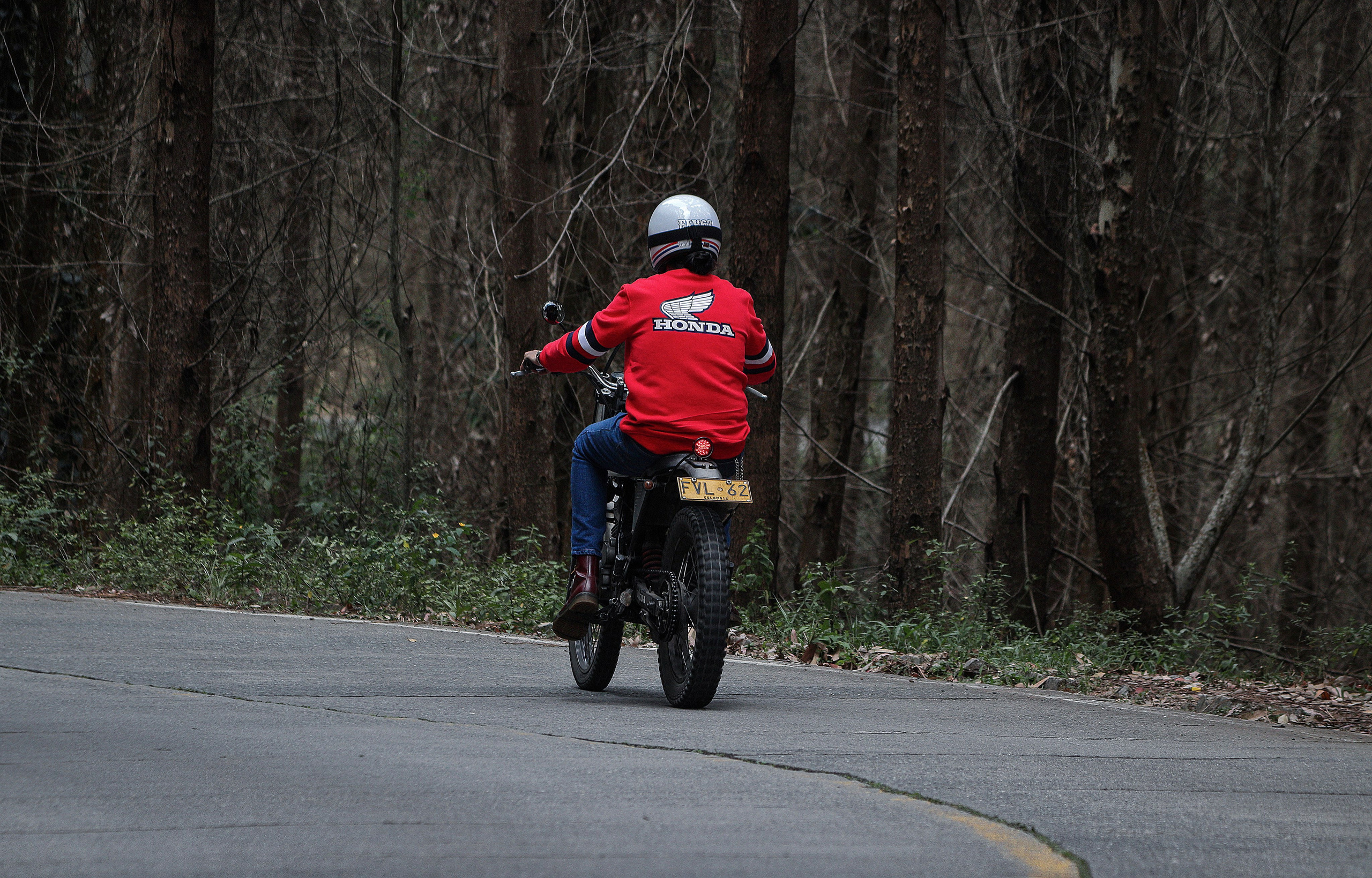 Fotógrafo de retratos fotógrafo de estilo de vida fotografía de locación fotografía de estudio sesión de fotos marca personal. Fotografía profesional para su evento en Caldas por SERFOTOGRAFÍA