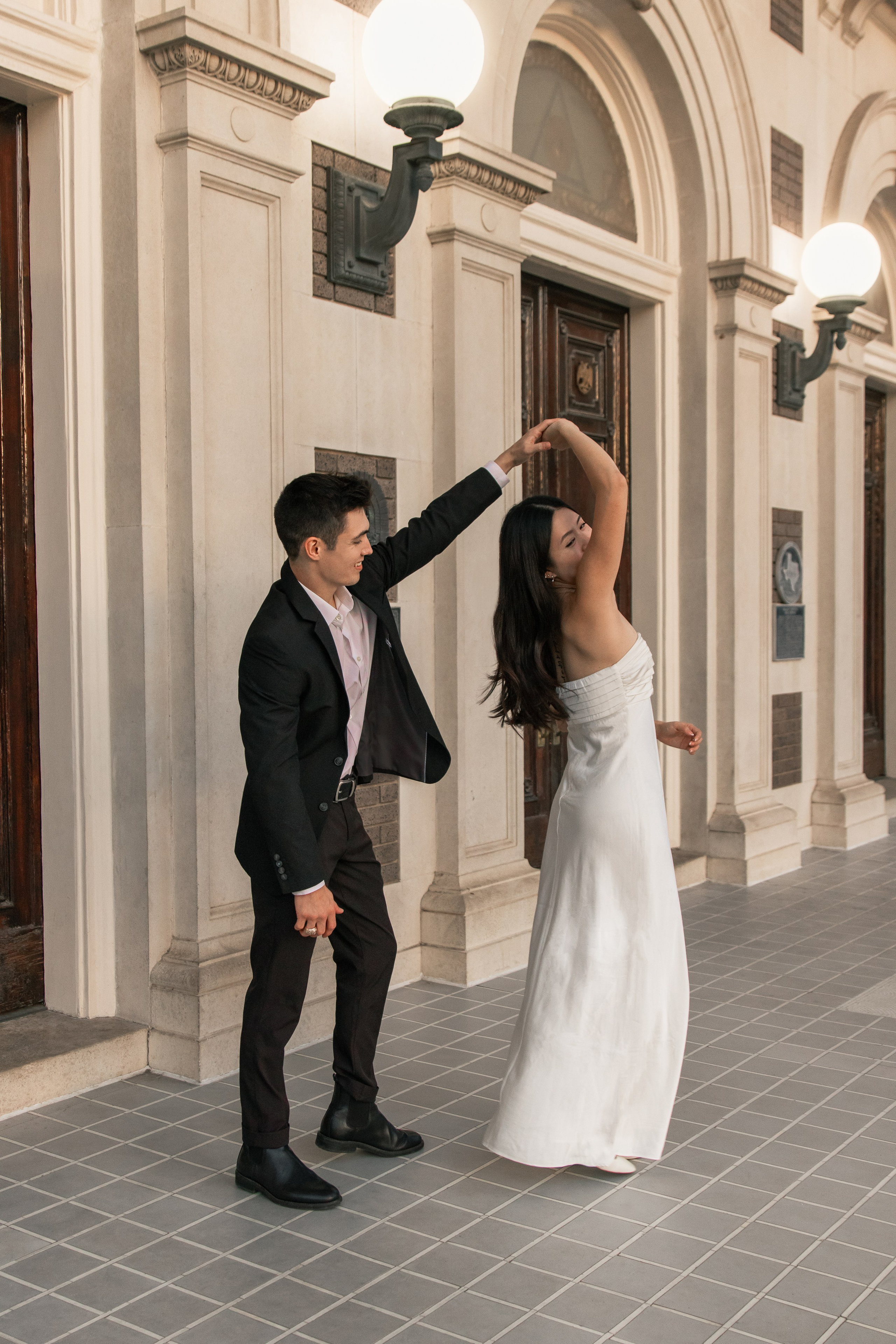 Kelly & Alex’s engagement photoshoot in Downtown Dallas