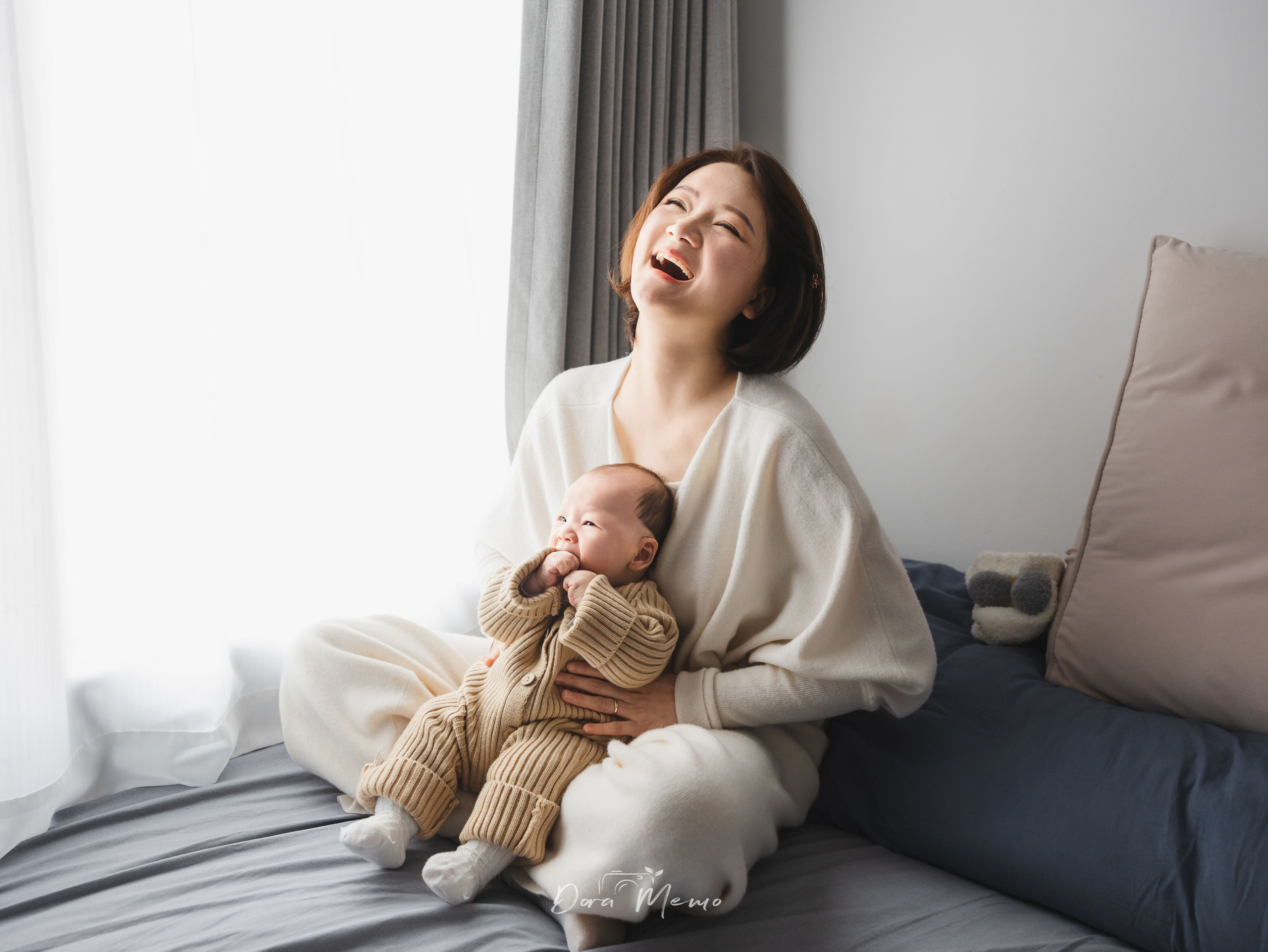 Shanghai Lifestyle Newborn Photography | Cozy At-Home Baby Session with Pets. Shanghai Family Photographer Dora