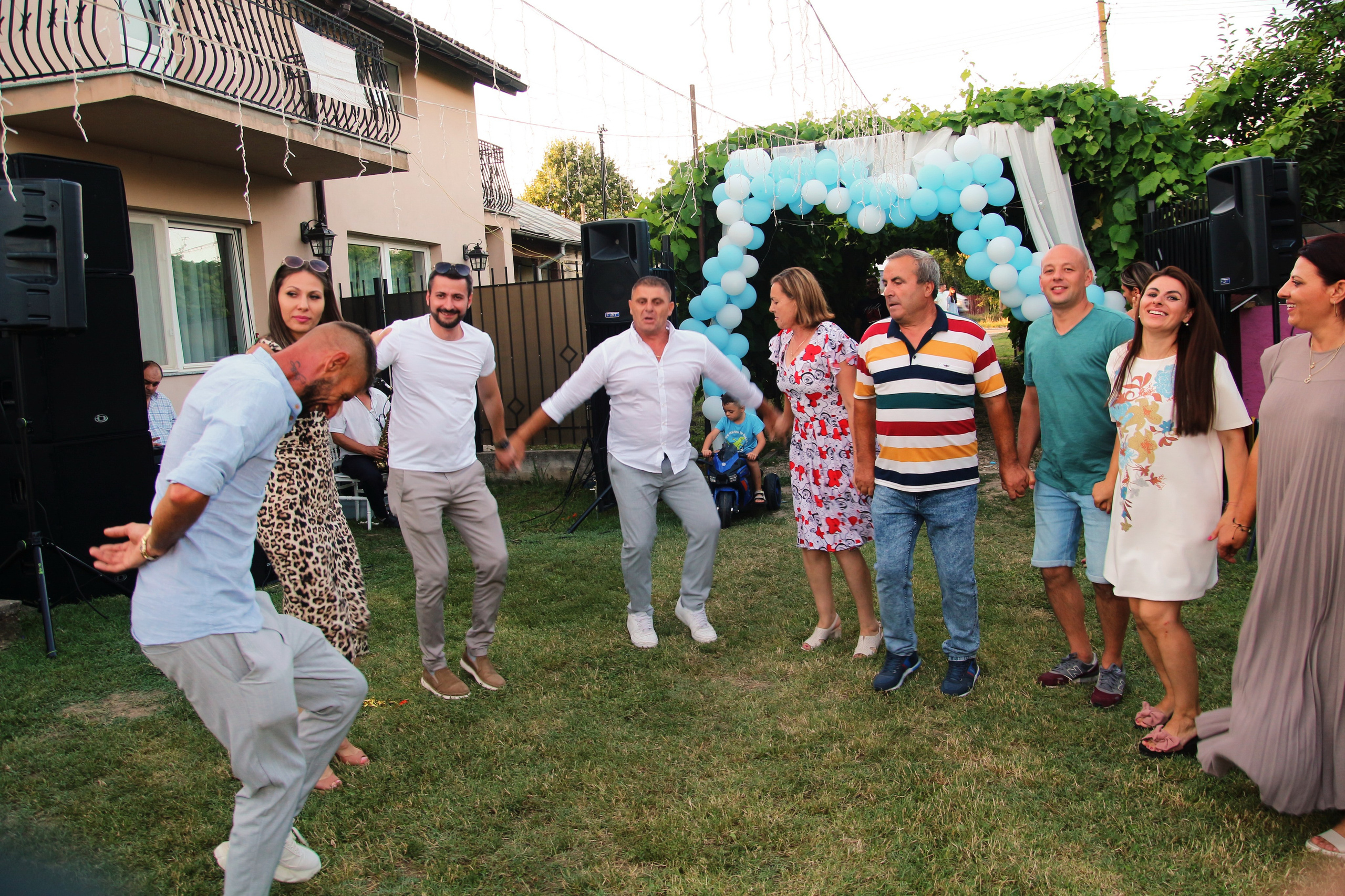 BYZO MEDIA. PETRU BYZO - family and children photographer in ROMANIA