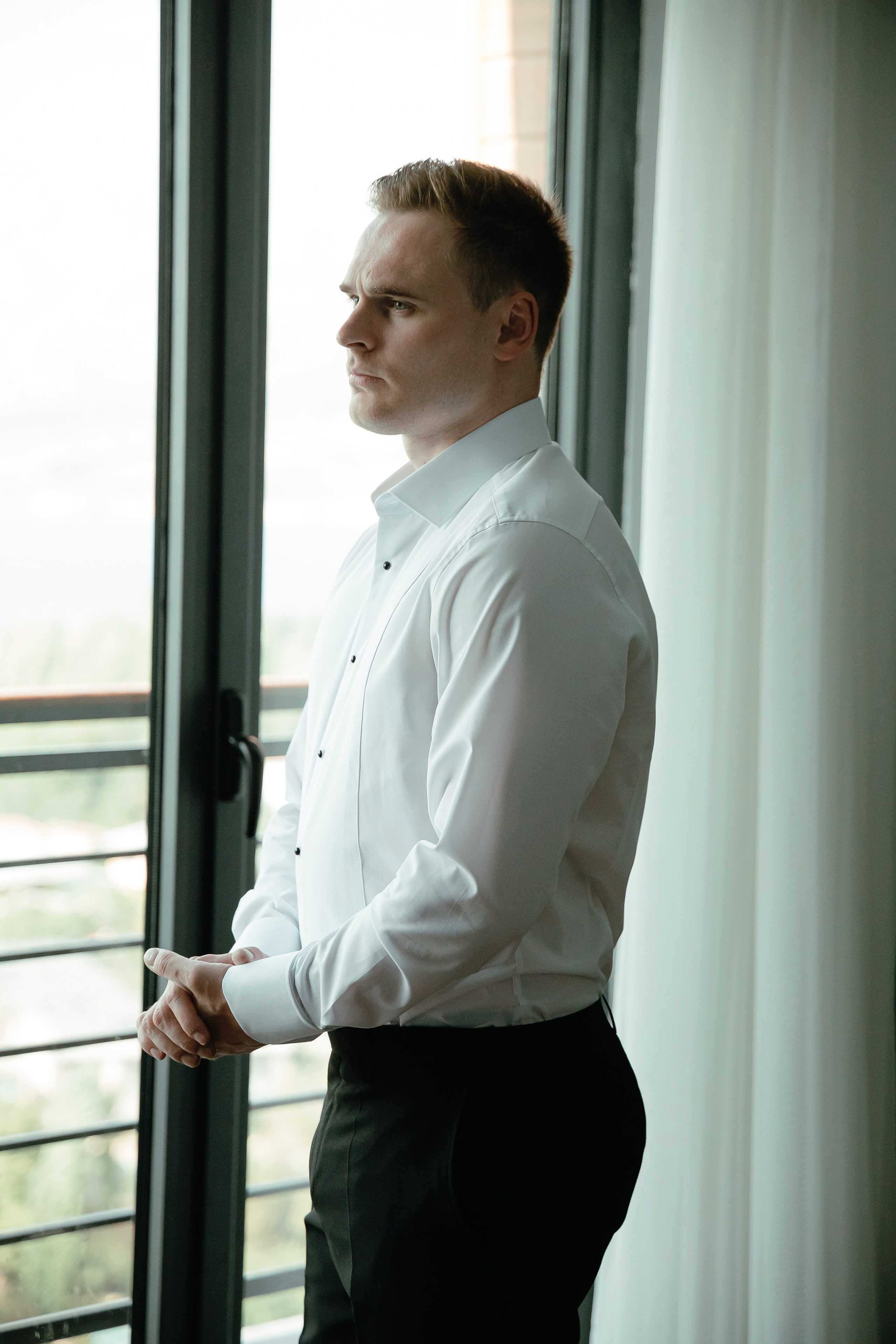 Thomas & Suyumbika. Главная