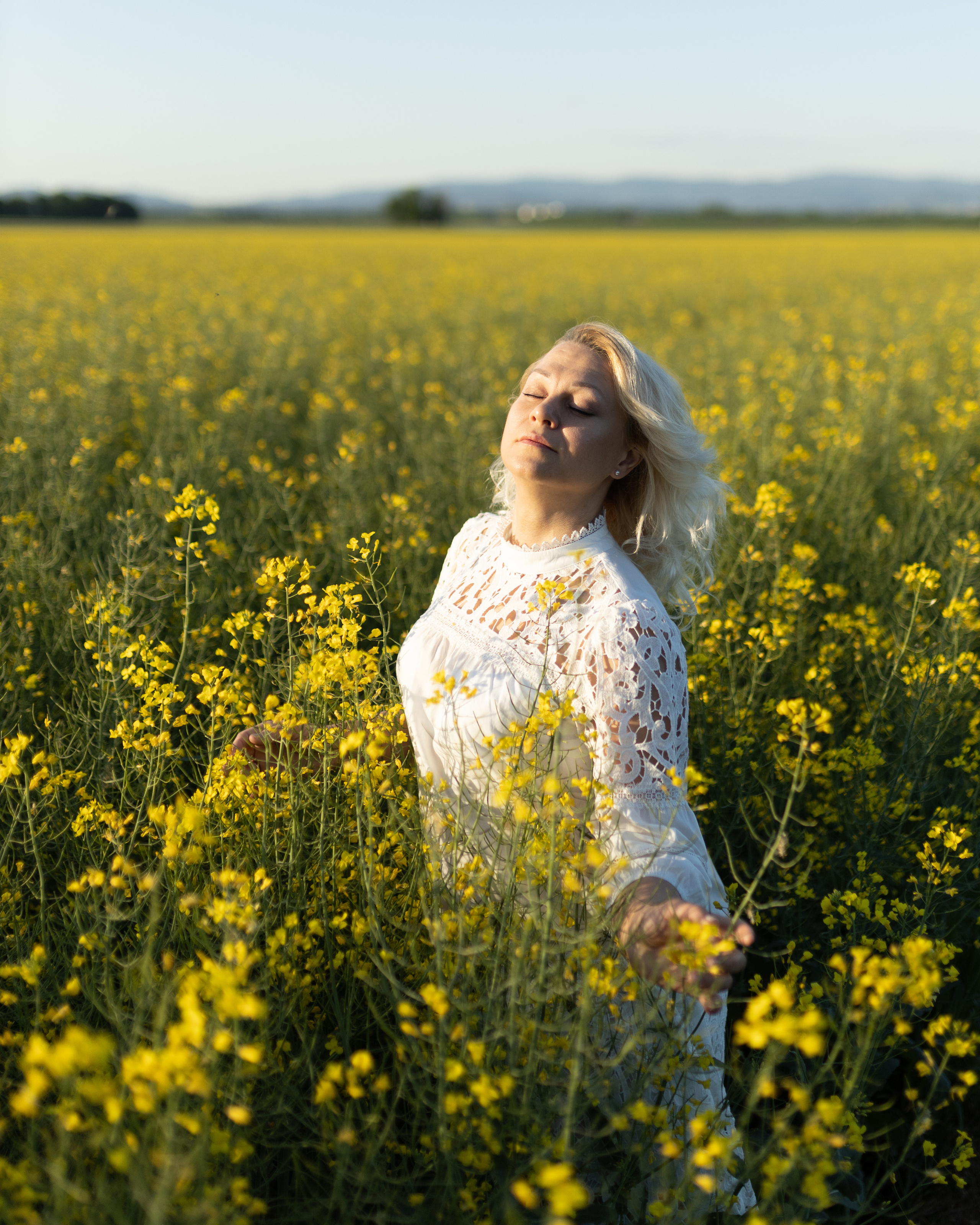 Fotoshooting im Rapsfeld