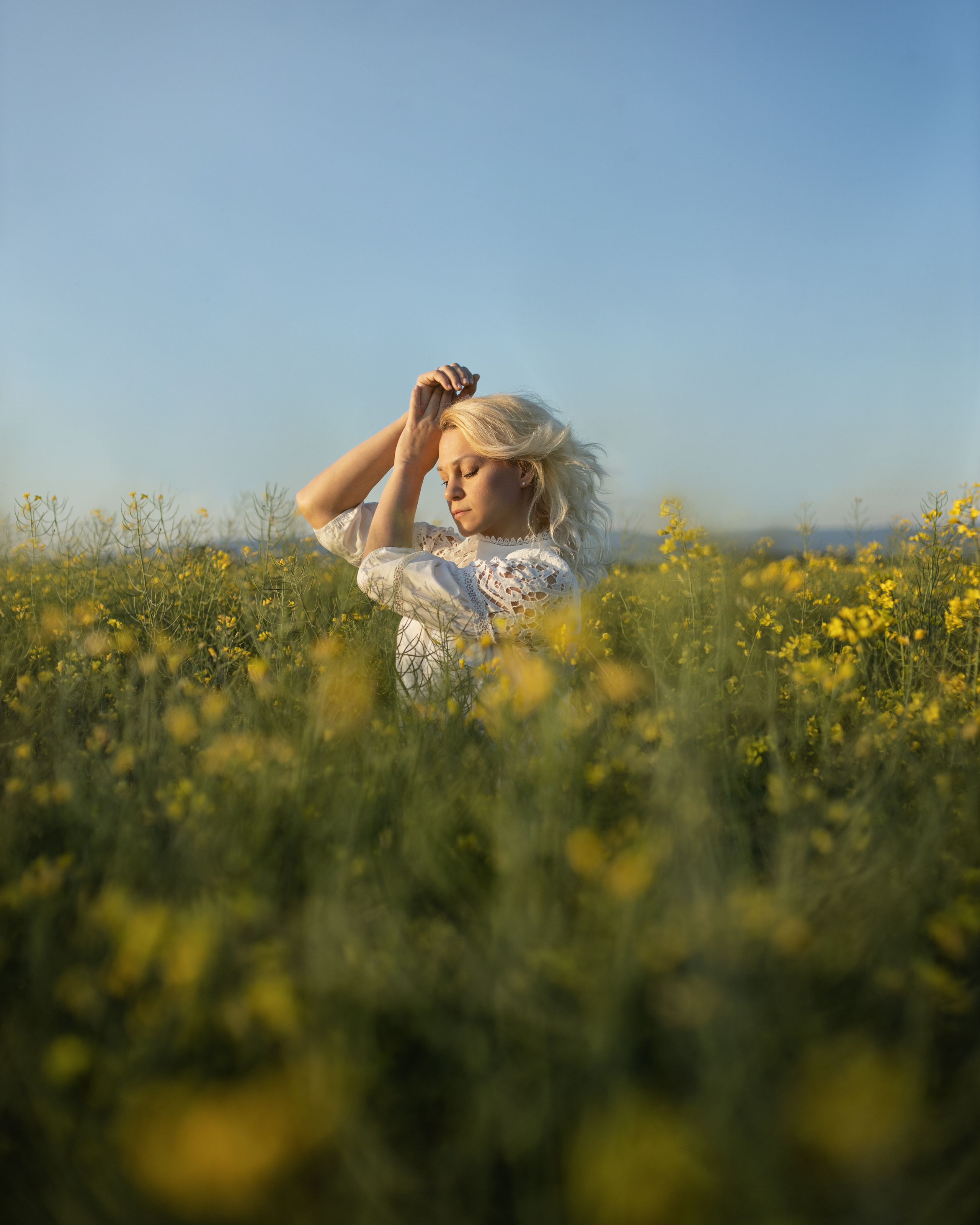 Fotoshooting im Rapsfeld