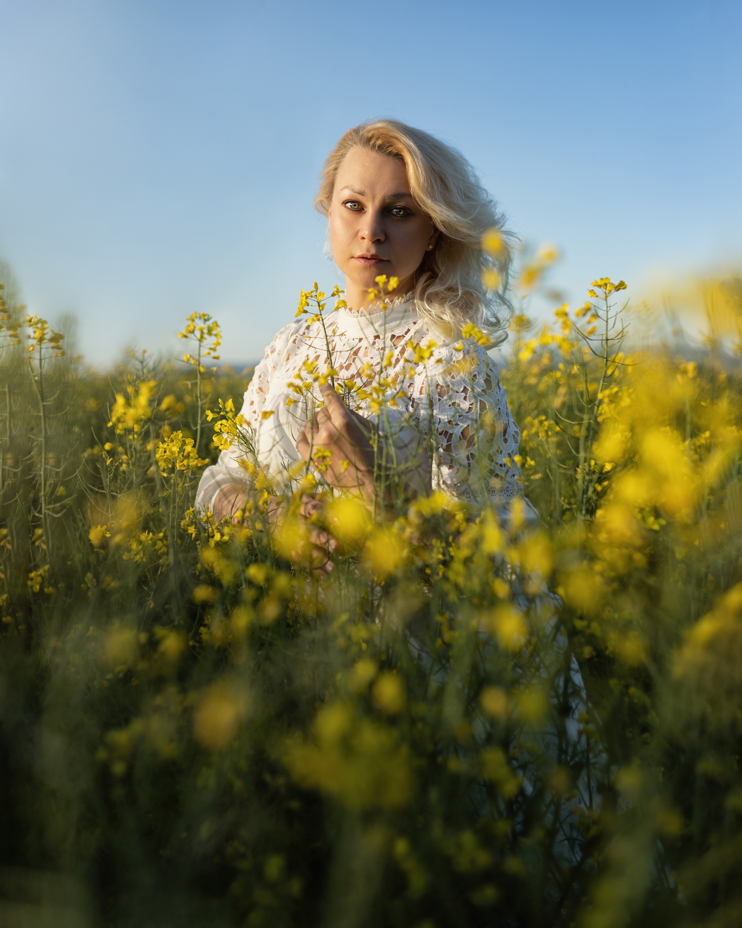 Fotoshooting im Rapsfeld