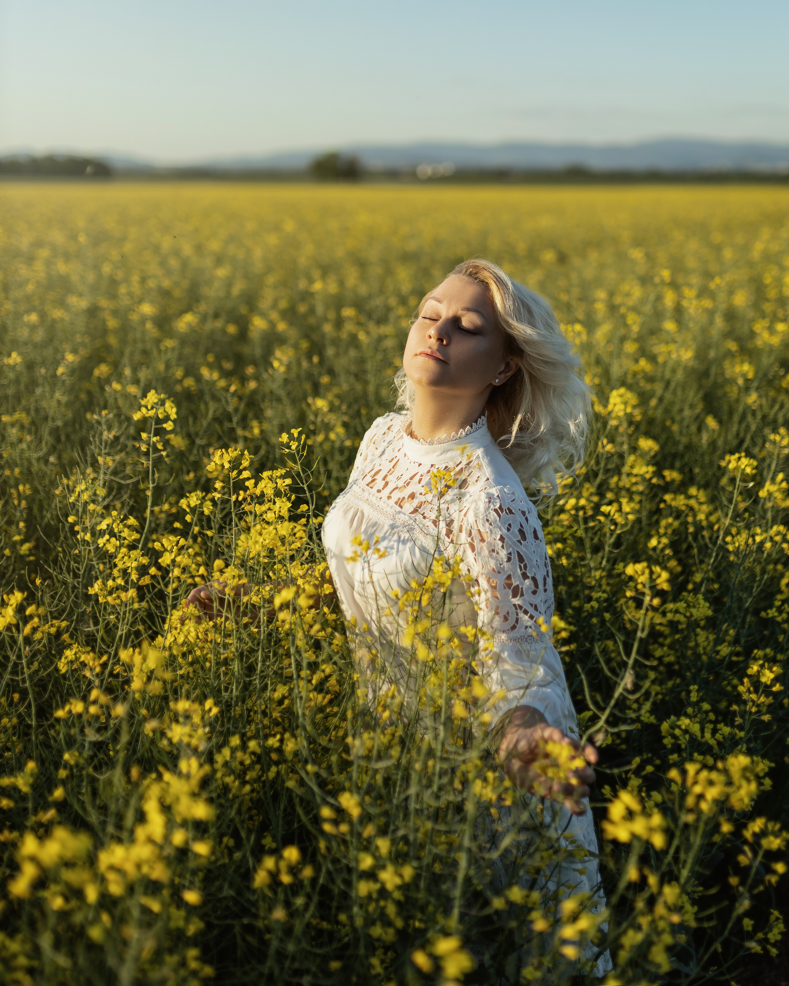 Fotoshooting im Rapsfeld