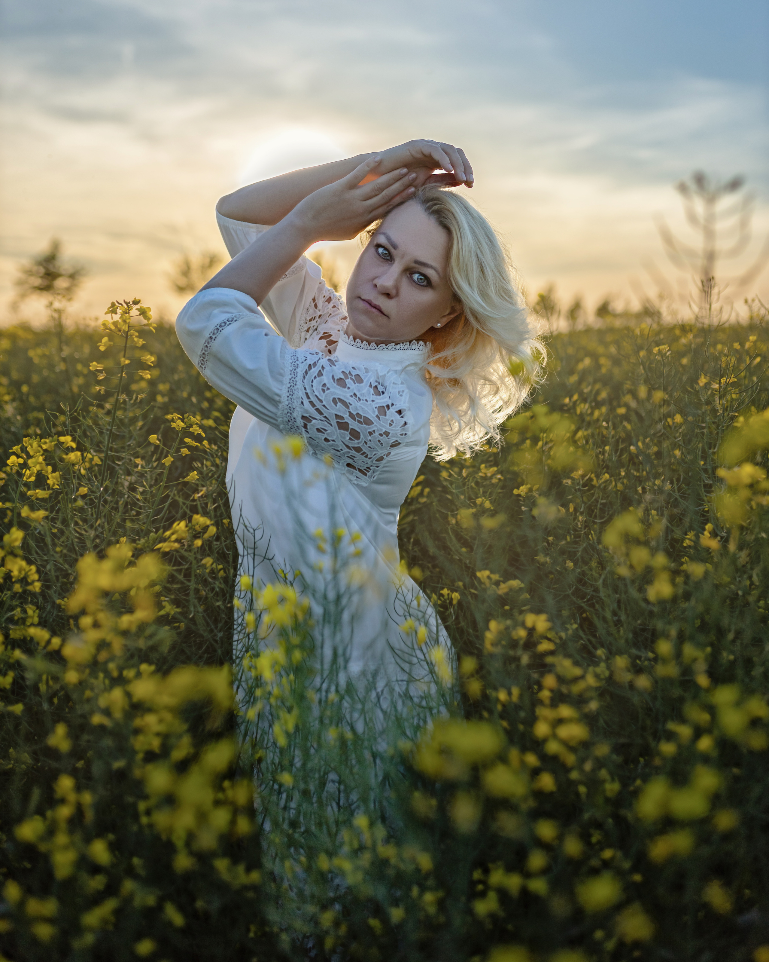 Fotoshooting im Rapsfeld