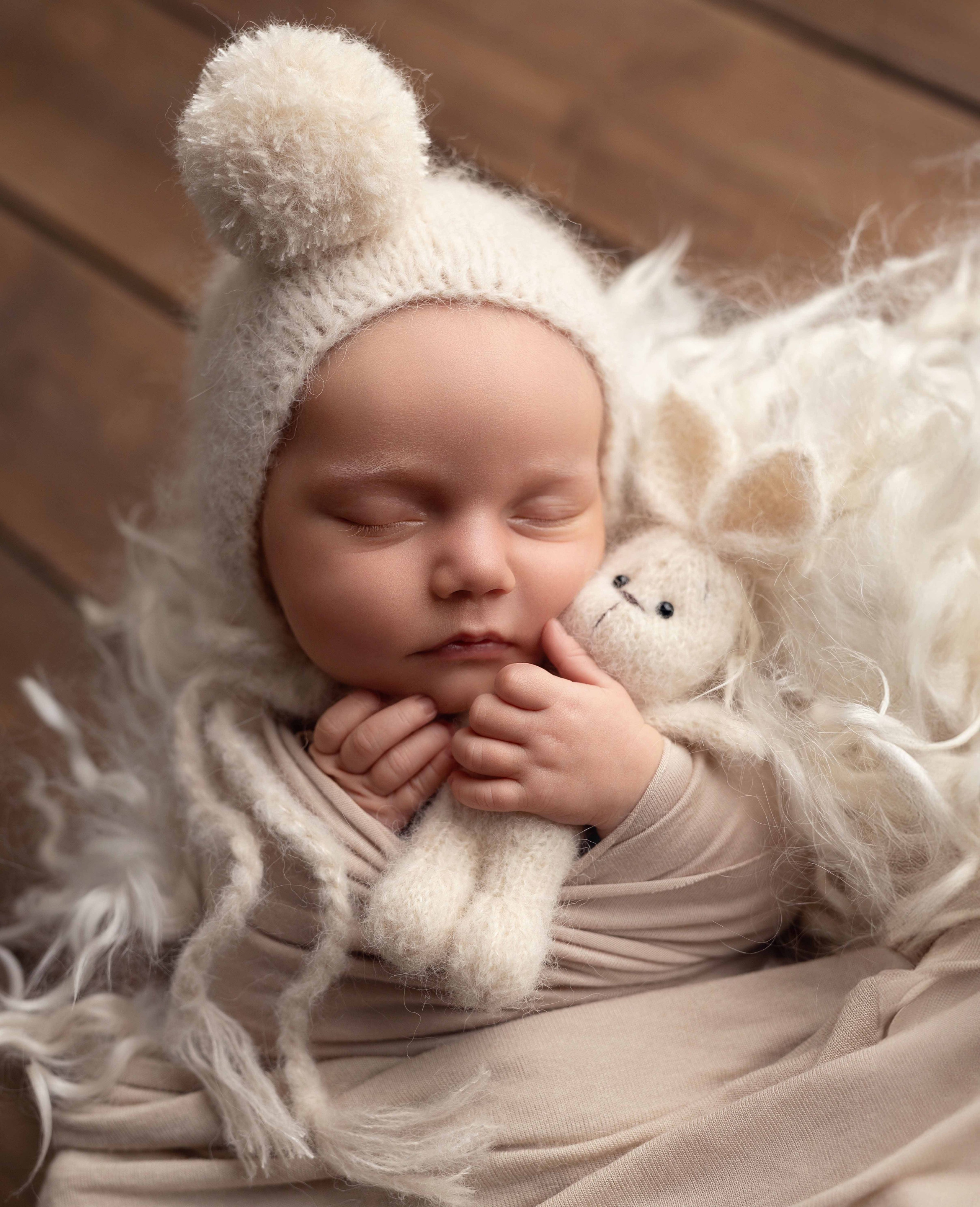 Newborn Classic. Newborn, kids, family photographer based near Zurich, Switzerland