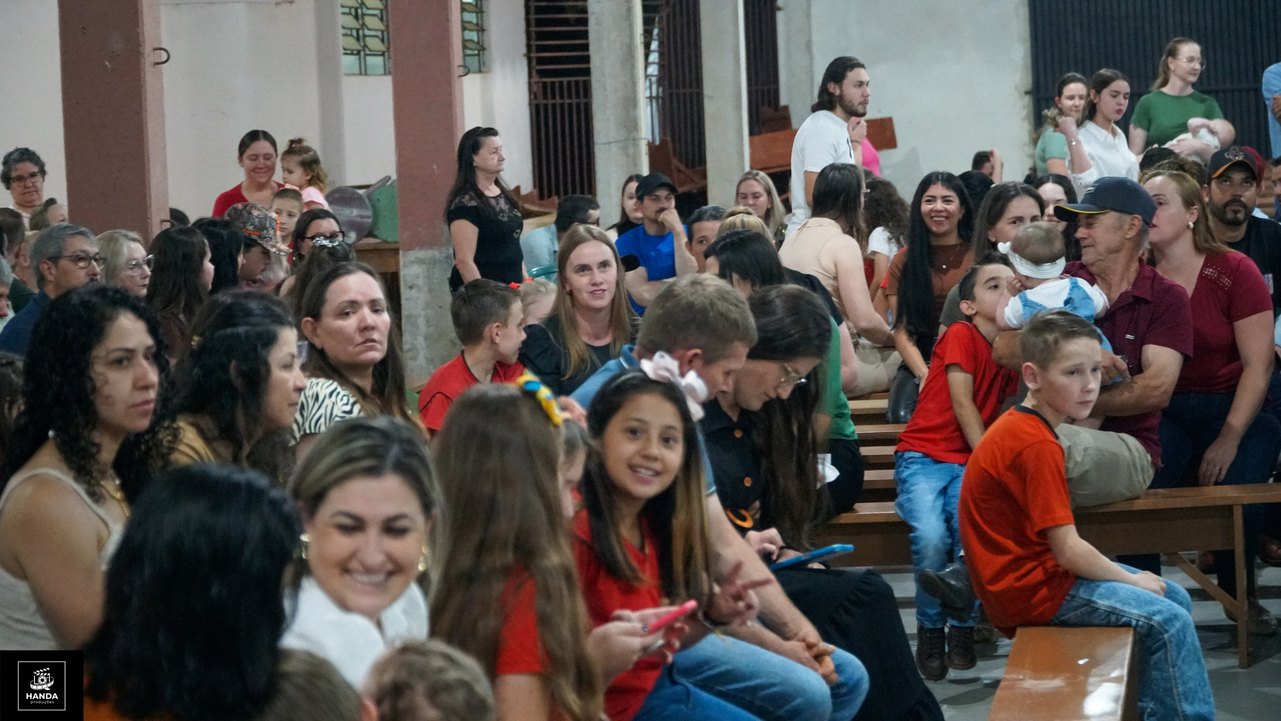 Noite autógrafos colégio Aurélio Buarque de Holanda. Handa Produções