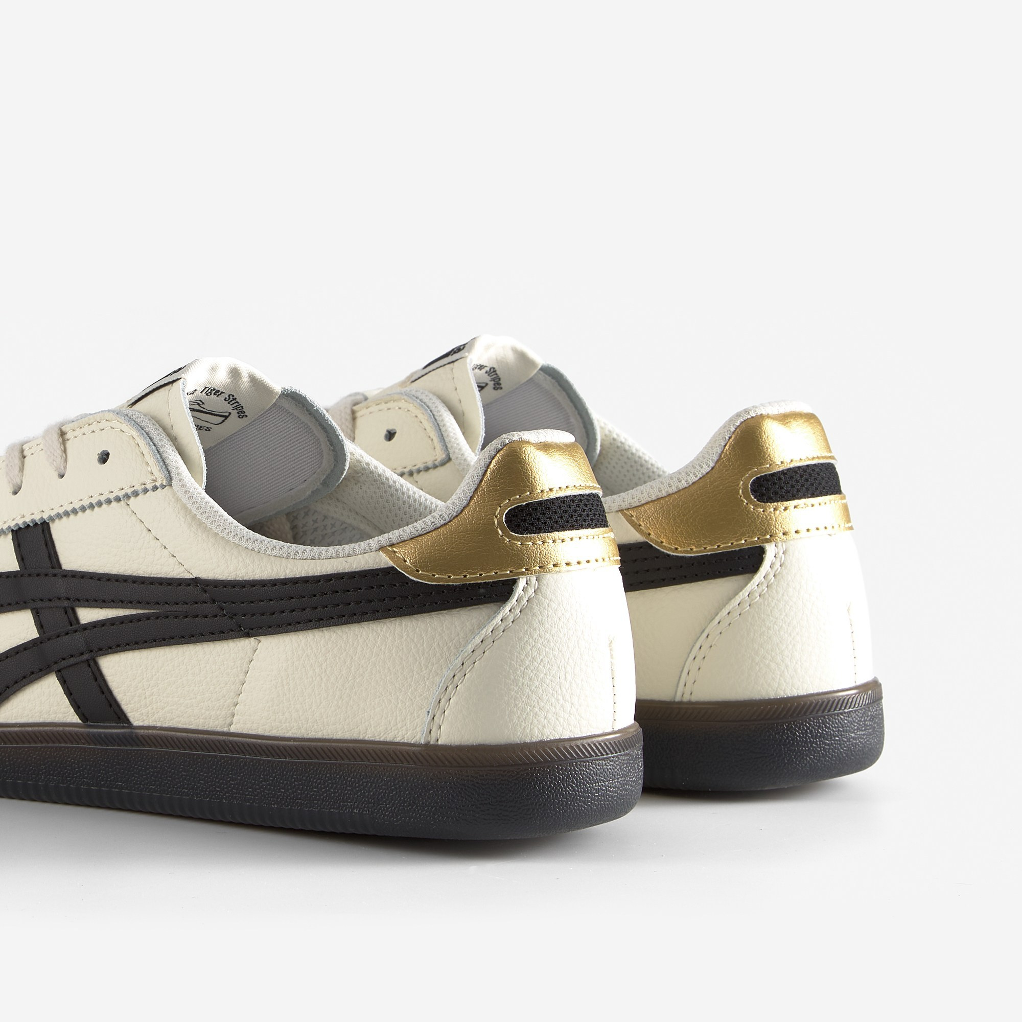 Съёмка обуви. Предметная фотосъемка в Алматы. Студия фото и видео съемки товаров