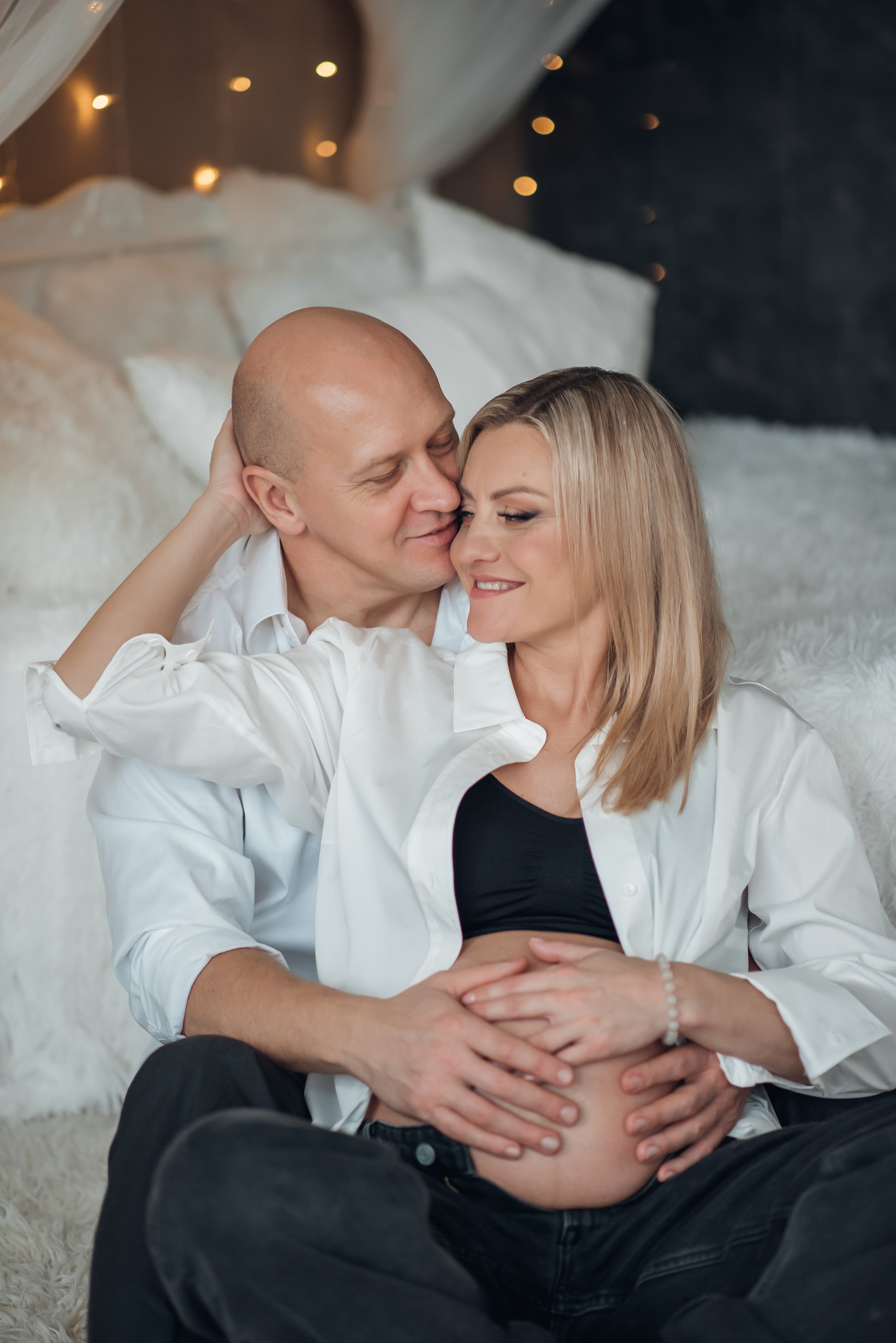 Fotosesijos studijoje. Aukse Stravi fotografė