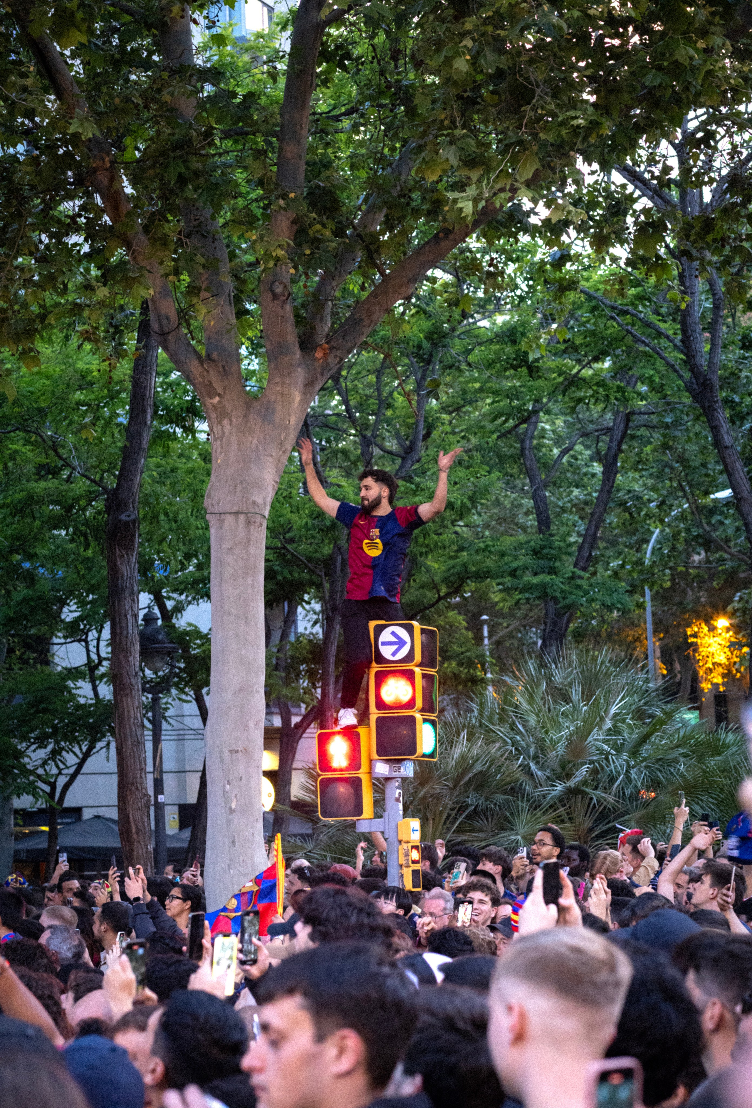 Barcelona '25 / Un dia de partit. BNW Around Photography