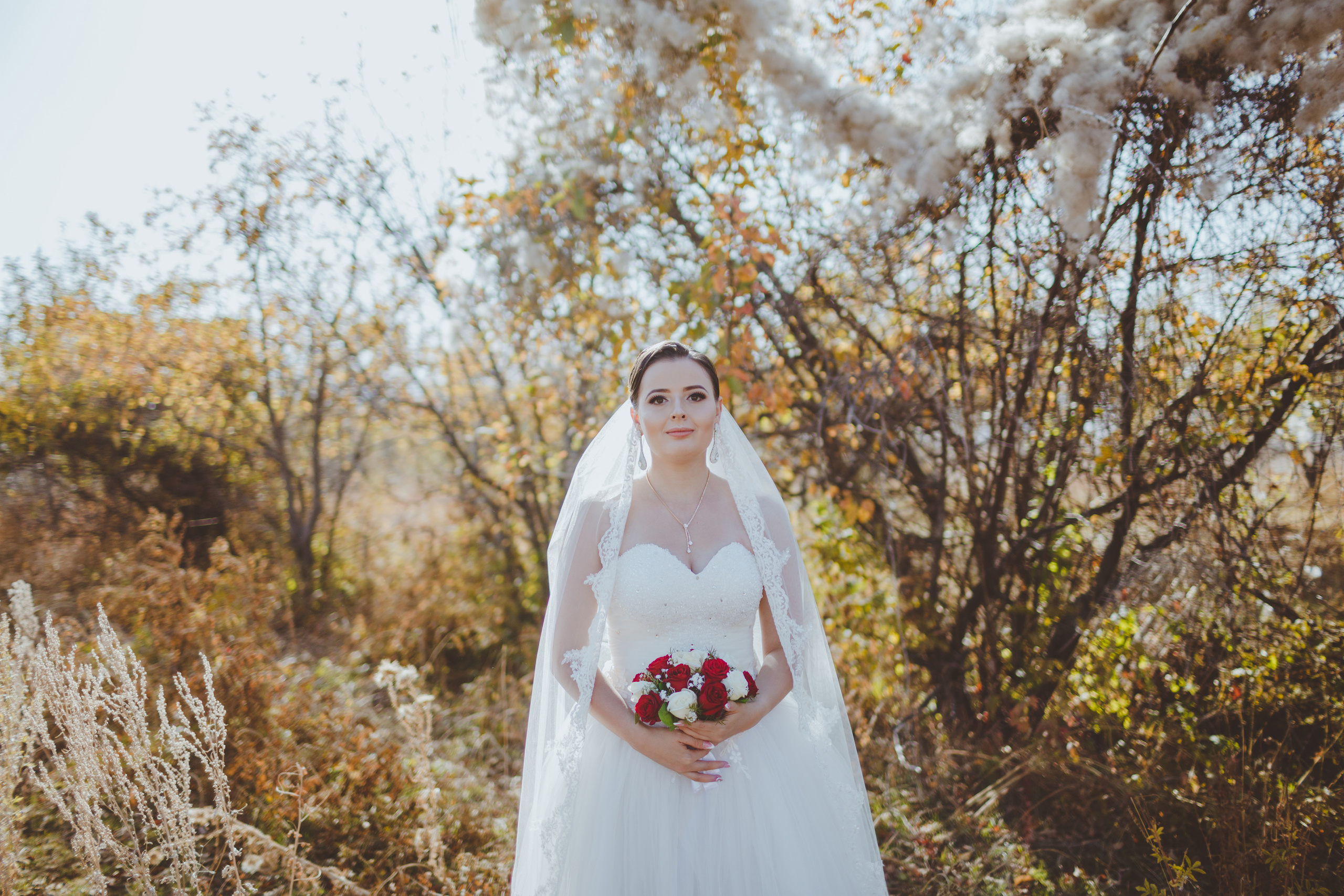Свадебная фотосессия в яблоневом саду рядом с городом Бишкек. Фотограф в Бишкеке Оксана Шувалова
