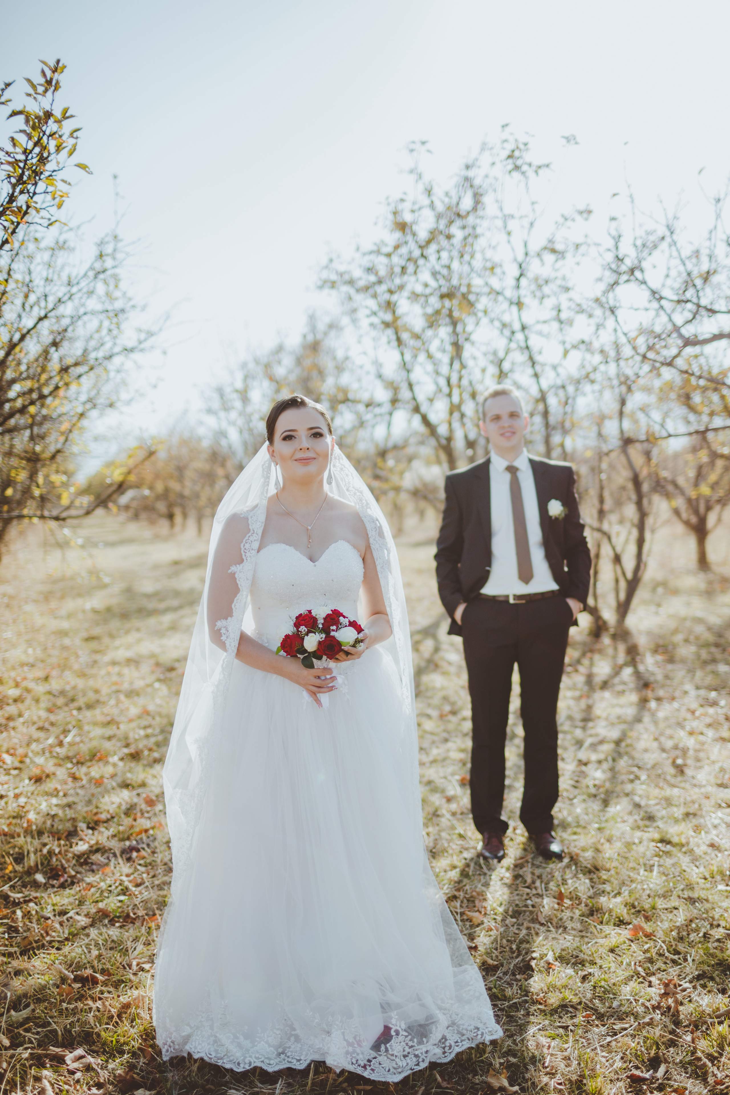 Свадебная фотосессия в яблоневом саду рядом с городом Бишкек. Фотограф в Бишкеке Оксана Шувалова