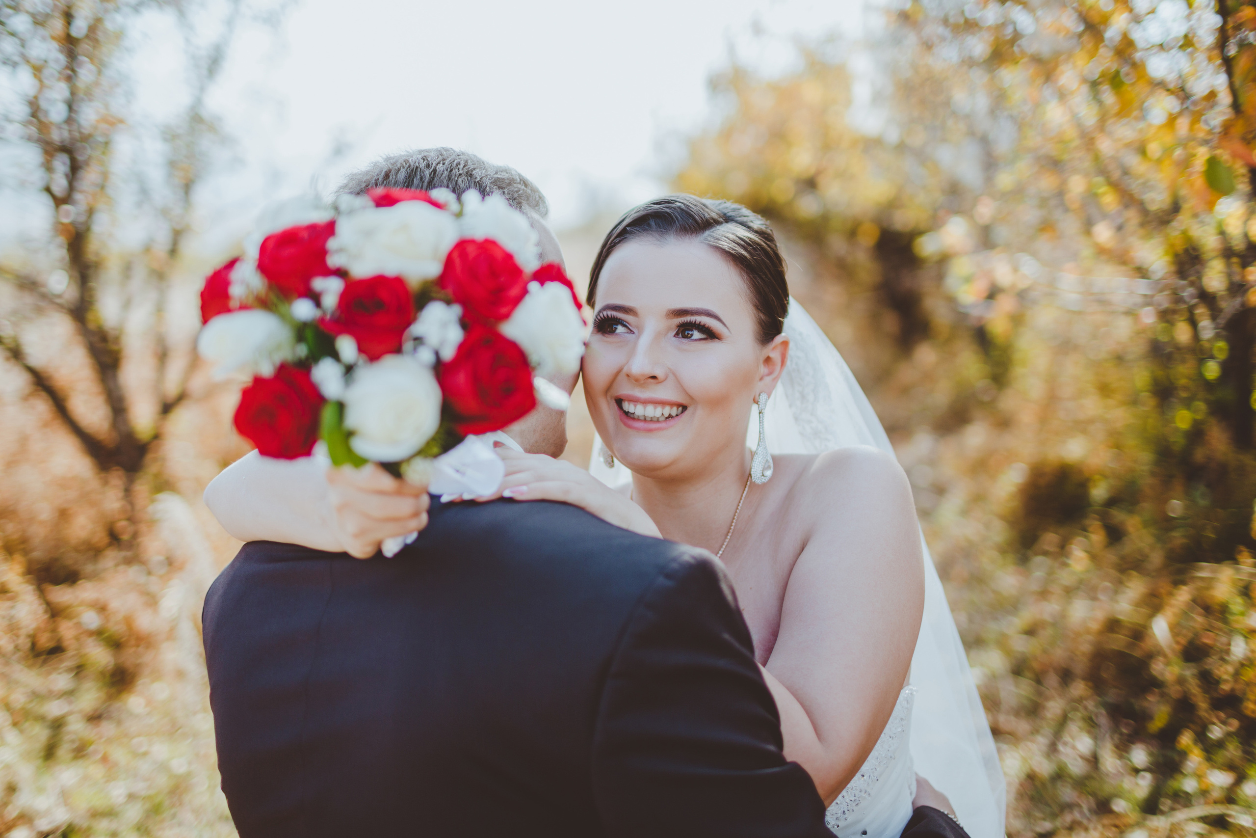 Свадебная фотосессия в яблоневом саду рядом с городом Бишкек. Фотограф в Бишкеке Оксана Шувалова