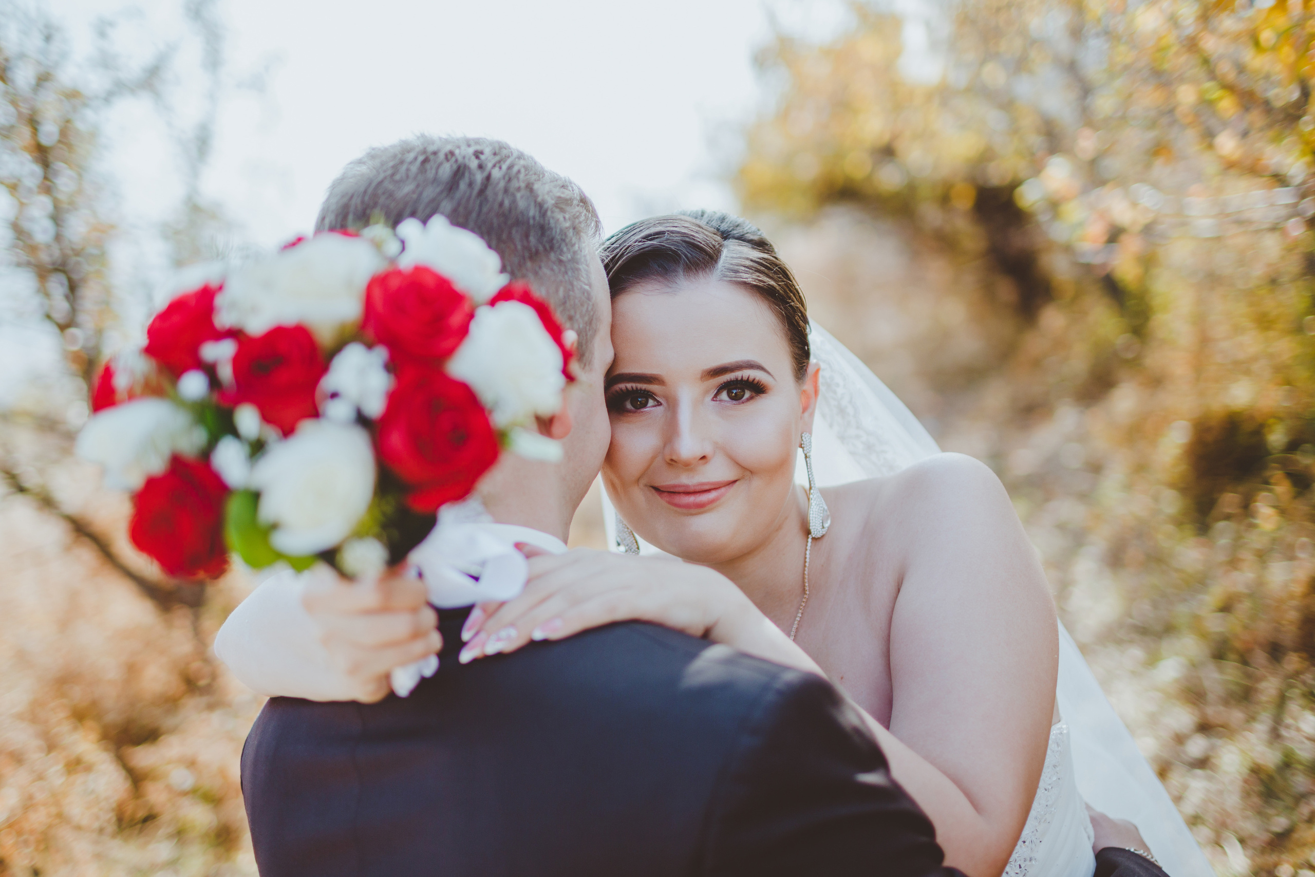 Свадебная фотосессия в яблоневом саду рядом с городом Бишкек. Фотограф в Бишкеке Оксана Шувалова