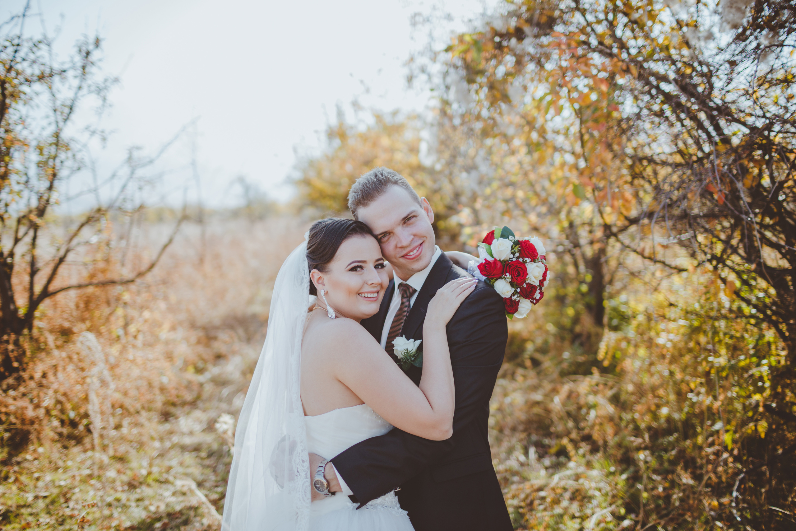 Свадебная фотосессия в яблоневом саду рядом с городом Бишкек. Фотограф в Бишкеке Оксана Шувалова