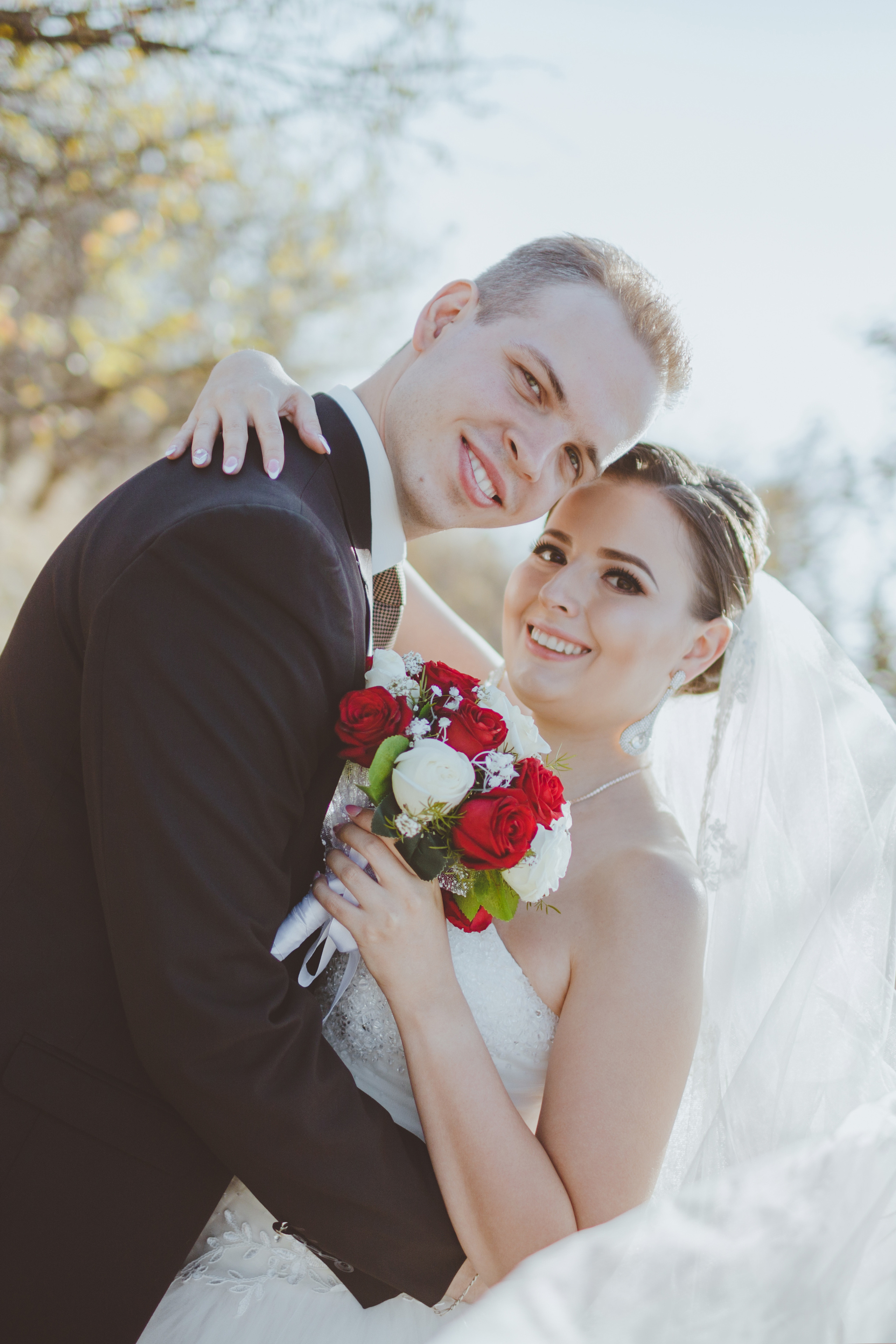 Свадебная фотосессия в яблоневом саду рядом с городом Бишкек. Фотограф в Бишкеке Оксана Шувалова