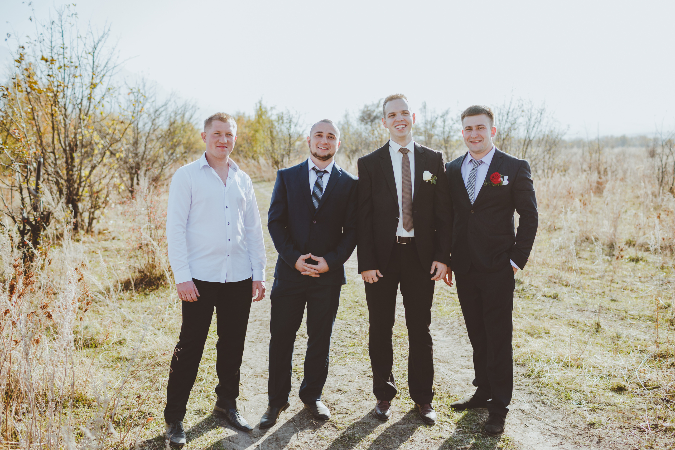 Свадебная фотосессия в яблоневом саду рядом с городом Бишкек. Фотограф в Бишкеке Оксана Шувалова