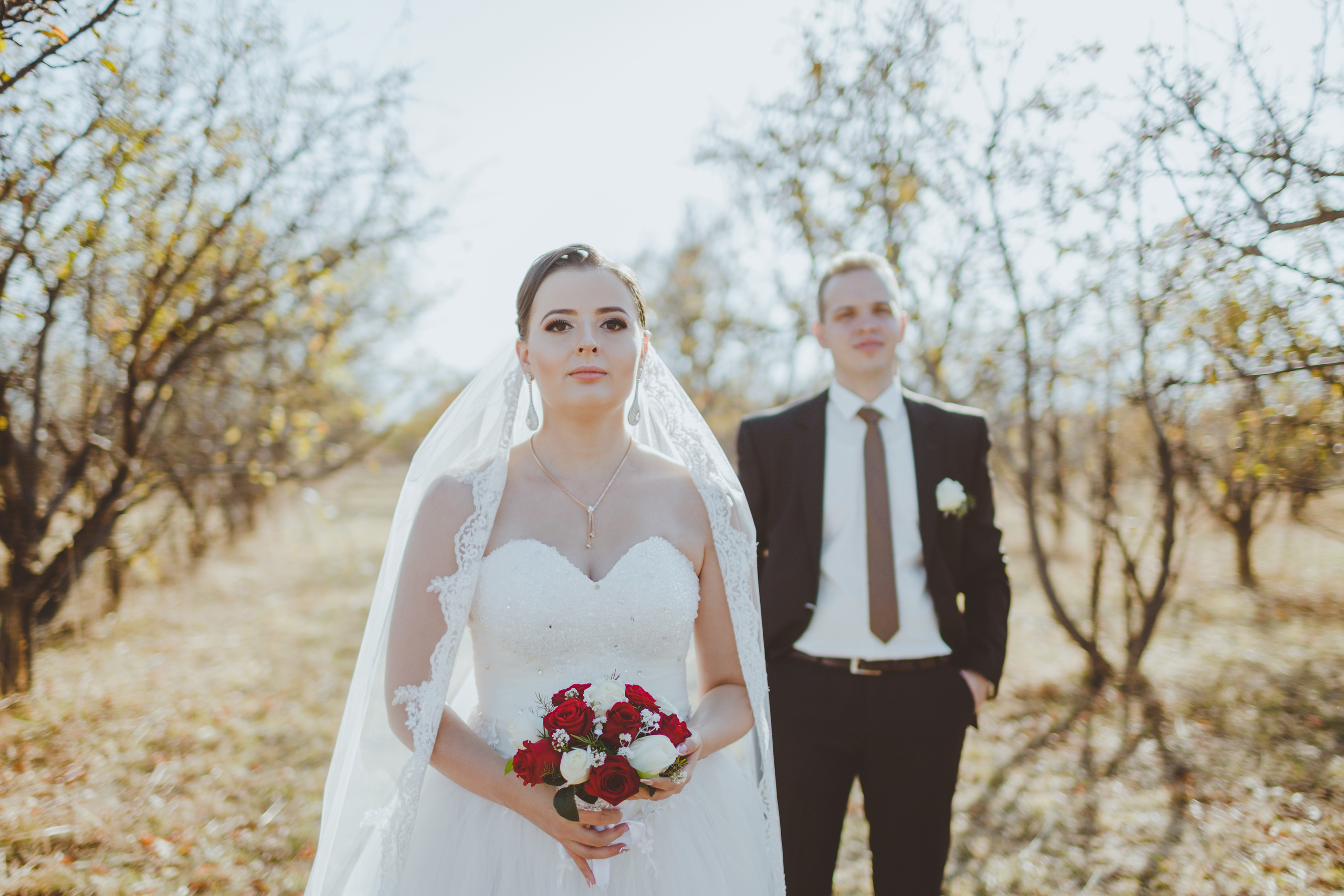 Свадебная фотосессия в яблоневом саду рядом с городом Бишкек. Фотограф в Бишкеке Оксана Шувалова