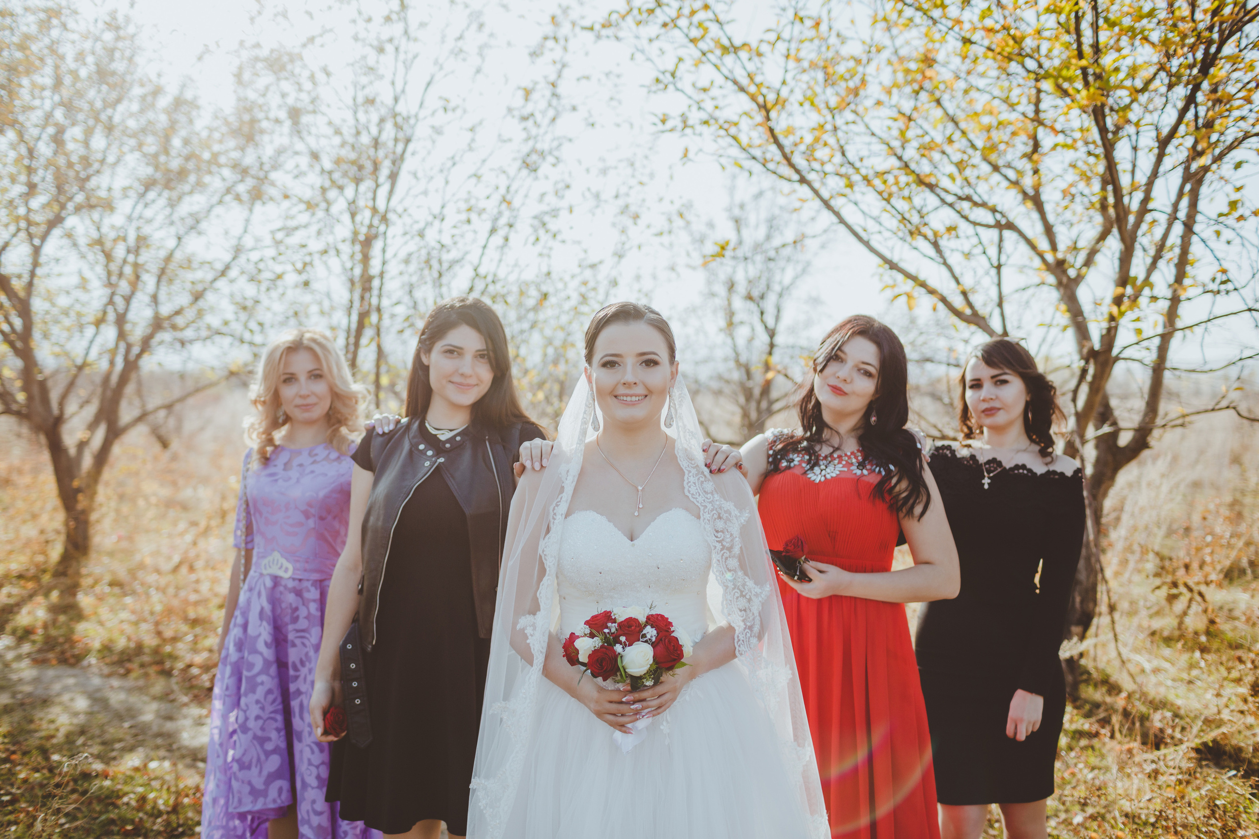 Свадебная фотосессия в яблоневом саду рядом с городом Бишкек. Фотограф в Бишкеке Оксана Шувалова