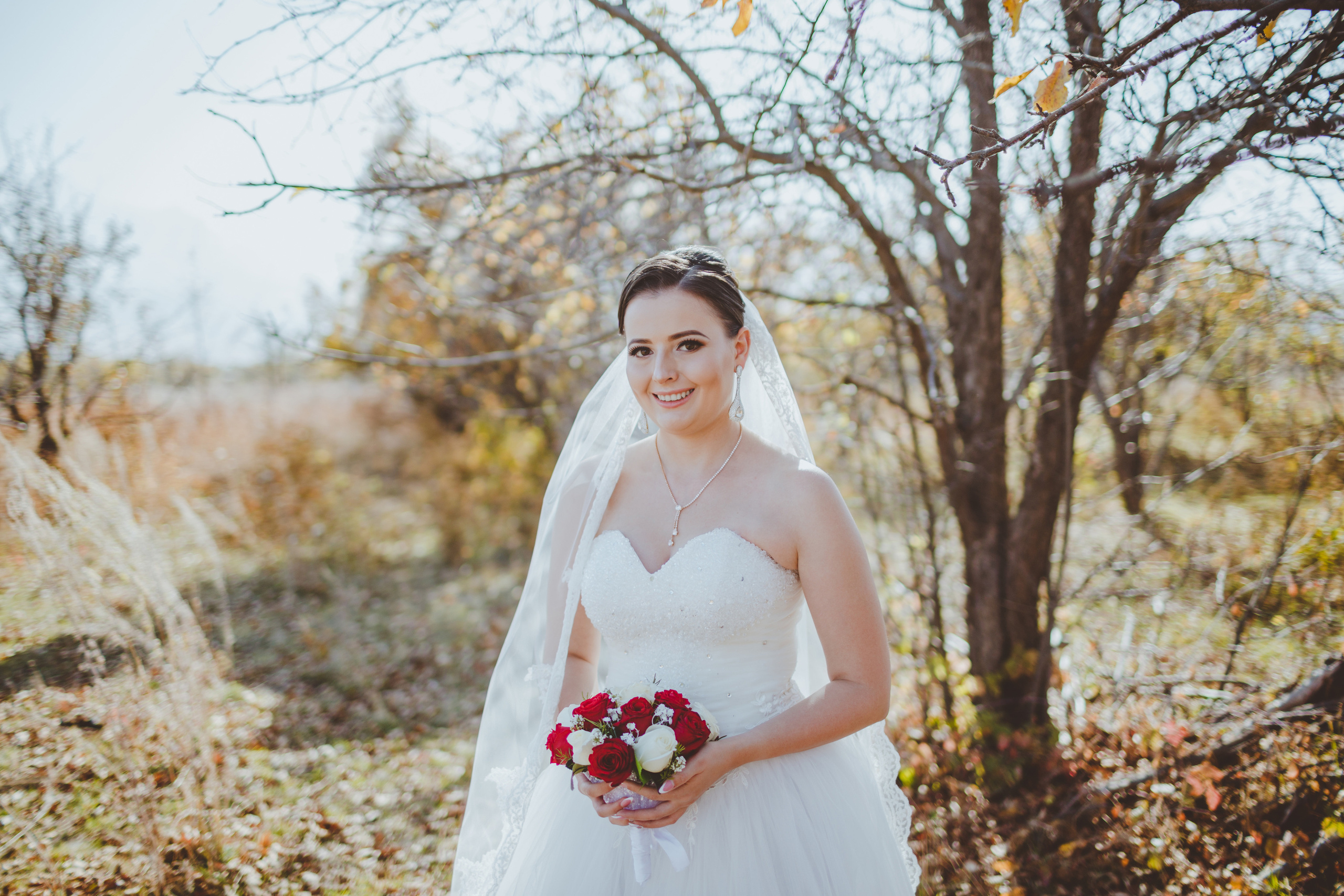 Свадебная фотосессия в яблоневом саду рядом с городом Бишкек. Фотограф в Бишкеке Оксана Шувалова
