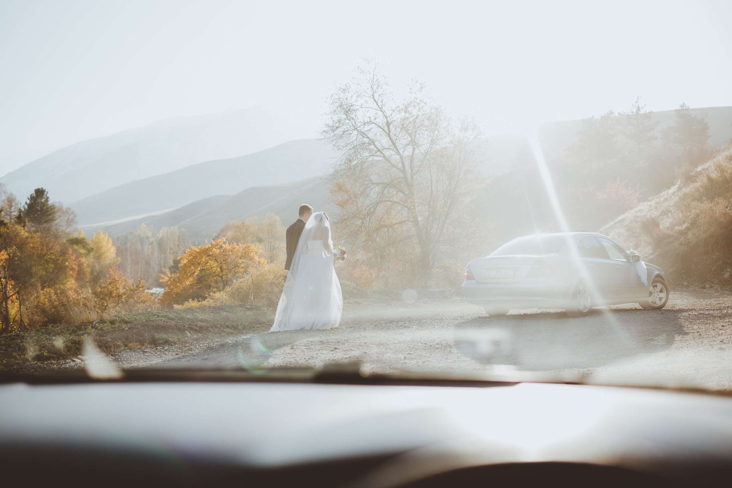 Свадебная фотосессия в яблоневом саду рядом с городом Бишкек. Фотограф в Бишкеке Оксана Шувалова