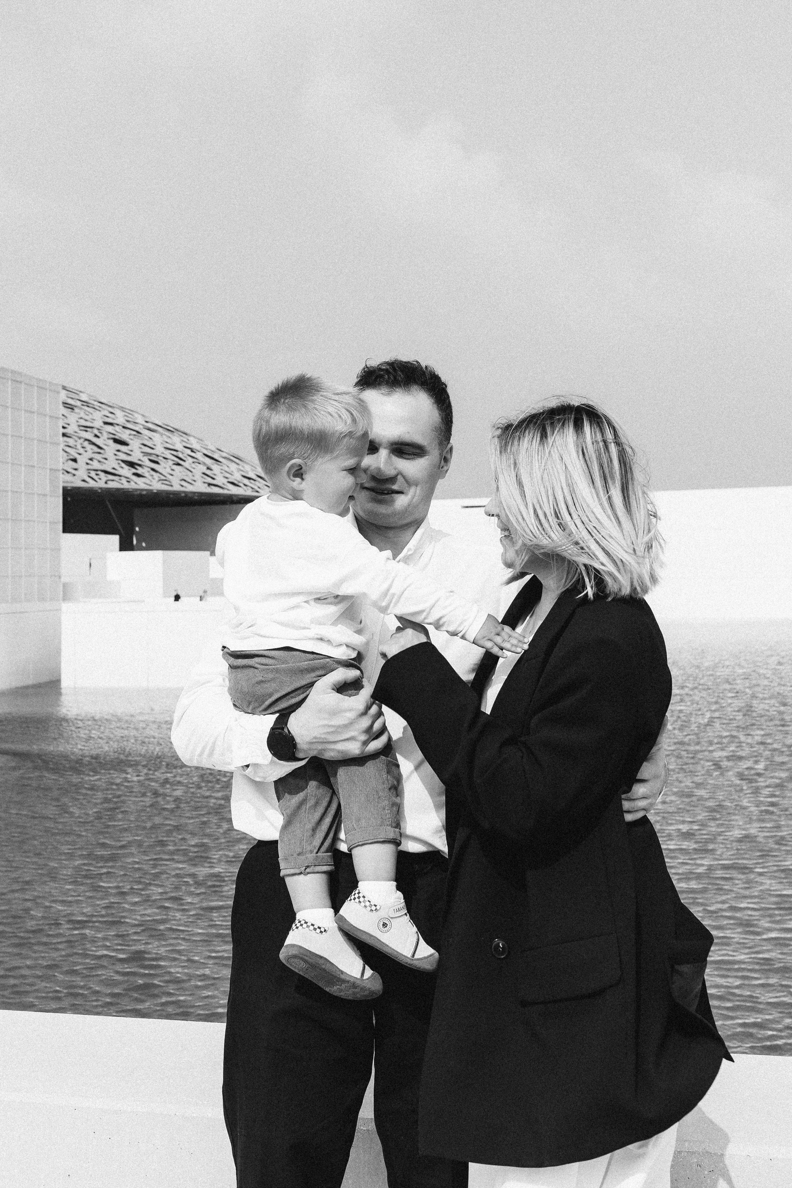 Louvre Dima, Dasha and Artemy. Professional Photographer Abu Dhabi, Dubai — Yulia Ismoilova | 2025