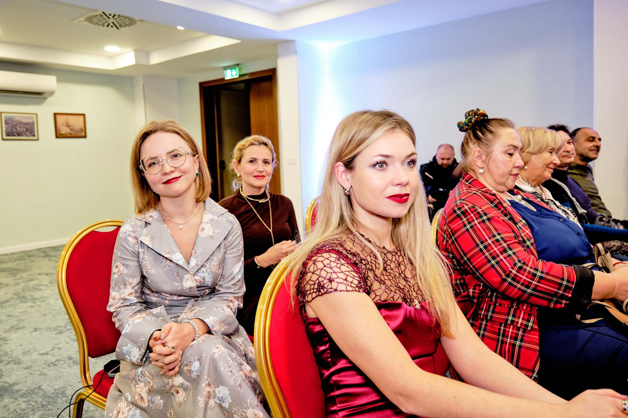 Фоторепортаж з благодійного Новорічного балу у Чорногорії. Портретний фотограф Альона Новгородцева