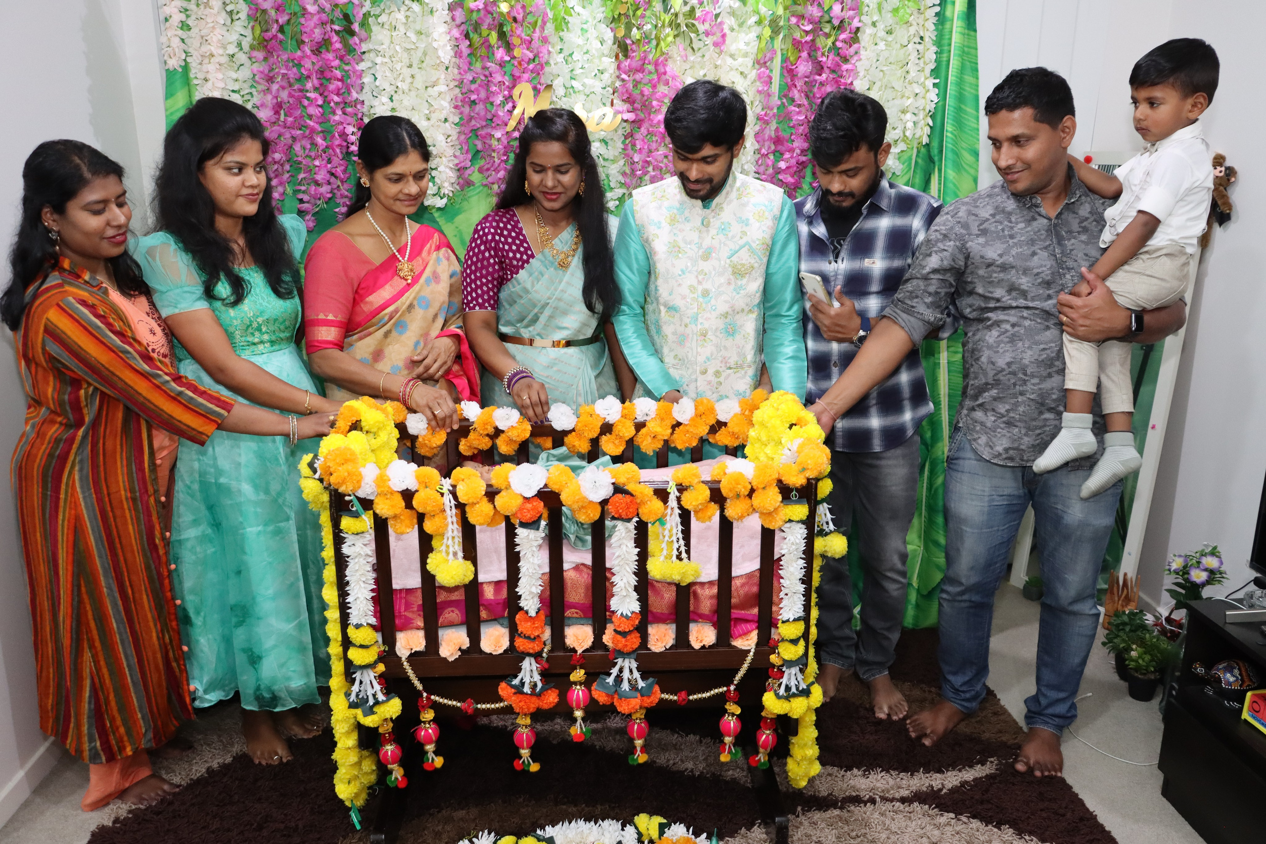 MHCreative is family-oriented photographer based in SYDNEY