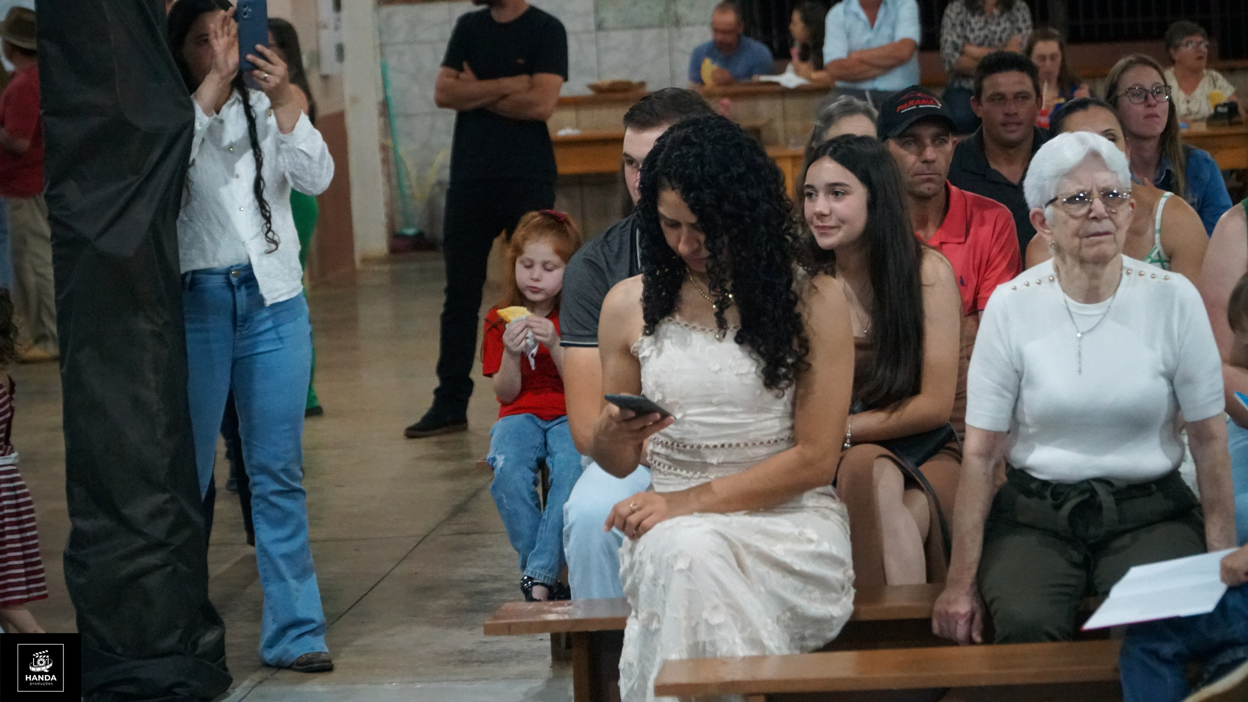 Noite autógrafos colégio Aurélio Buarque de Holanda. Handa Produções