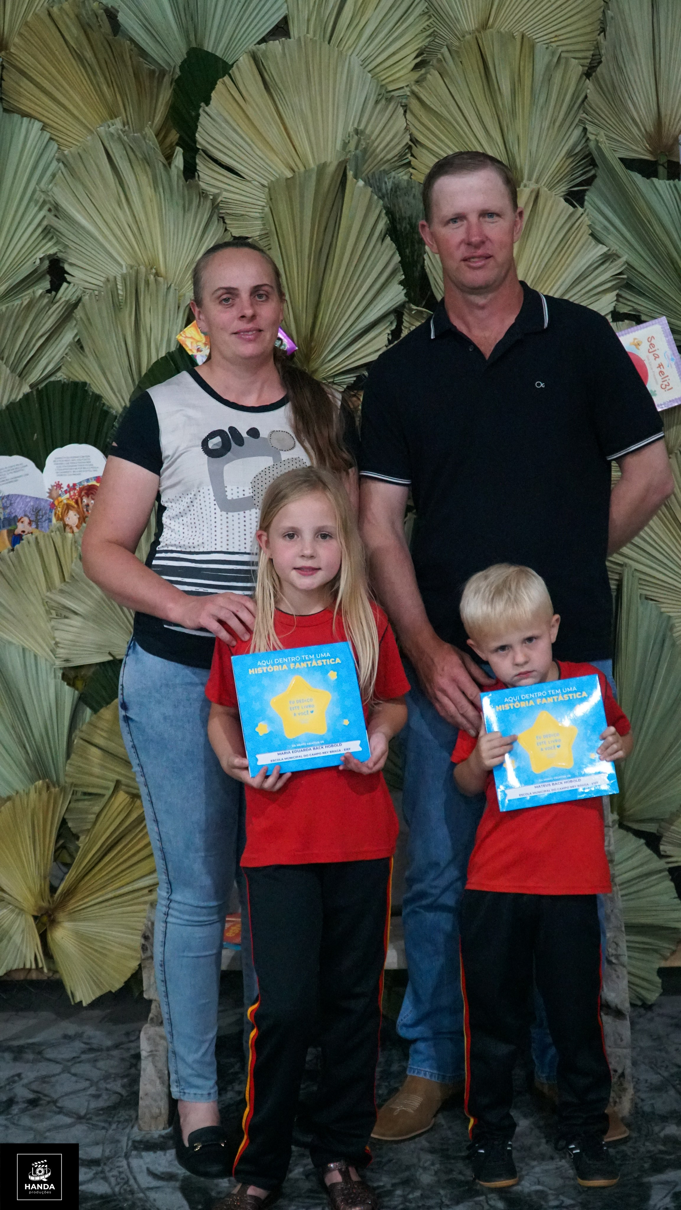 Noite autógrafos colégio Aurélio Buarque de Holanda. Handa Produções