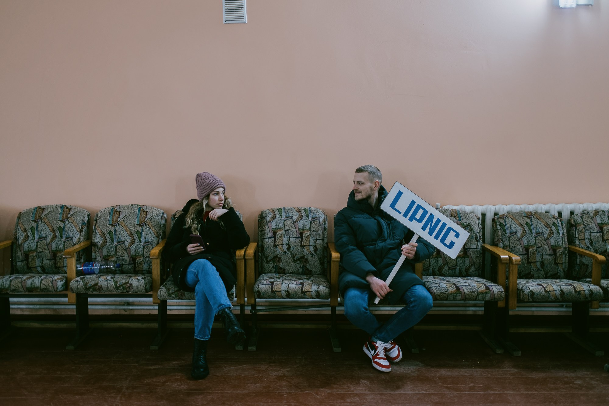 Malanca is a spectacular folk tradition, especially common in the communities of northern Moldova and Bukovina, with deep roots in New Year’s customs. It usually takes place on the night of December 31st to January 1st and marks the transition between years through a blend of folk theater, traditional costumes, music, dance, and humor.Participants – known as malancari – dress up as symbolic characters, often inspired by mythology, history, or rural life: death, the soldier, the bride, the bear, the gypsy, the devil, the old man, and many more. They go from house to house or take part in organized village parades, accompanied by drums, flutes, and distinctive sounds. The message behind it is to chase away evil and attract good fortune, fertility, and abundance in the new year.In some areas, Malanca has evolved into a true display of folk art, with groups preparing costumes, scripts, and music months in advance. It is an authentic way of preserving cultural identity and celebrating community spirit.