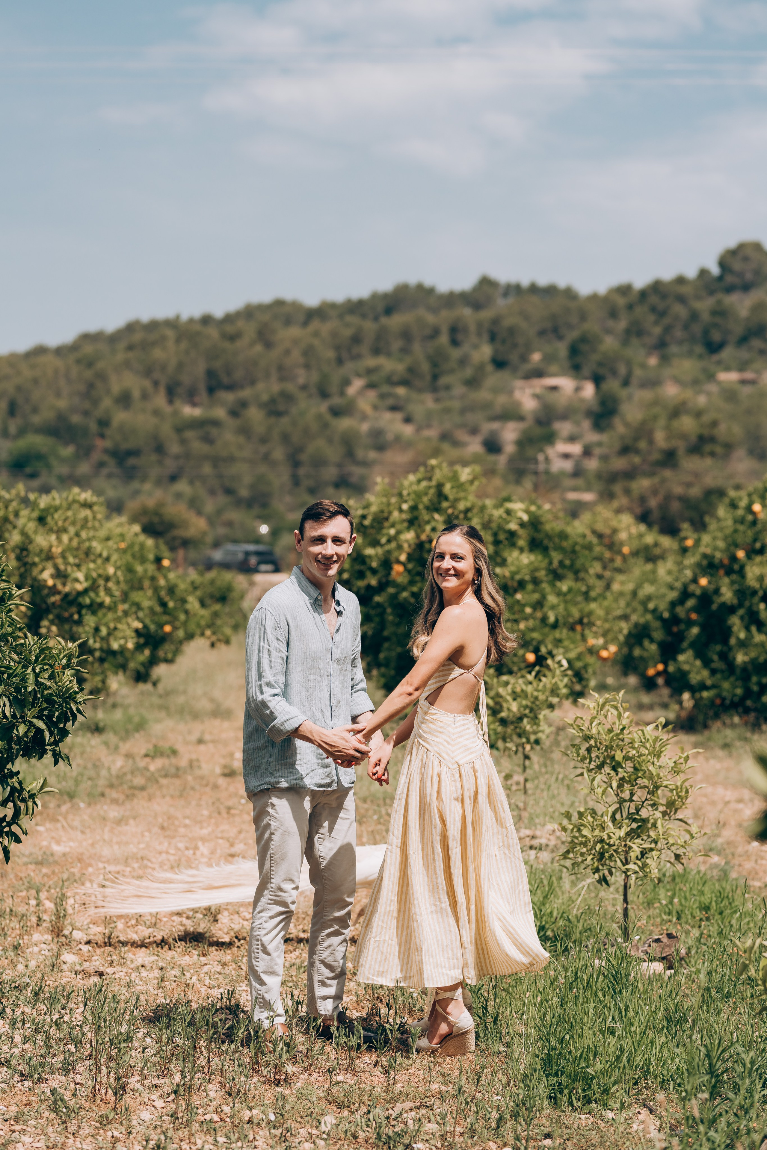 Relaxed Couple Session in Mallorca — Citrus Fields & Seaside. Фотограф у Пальма де Майорка
