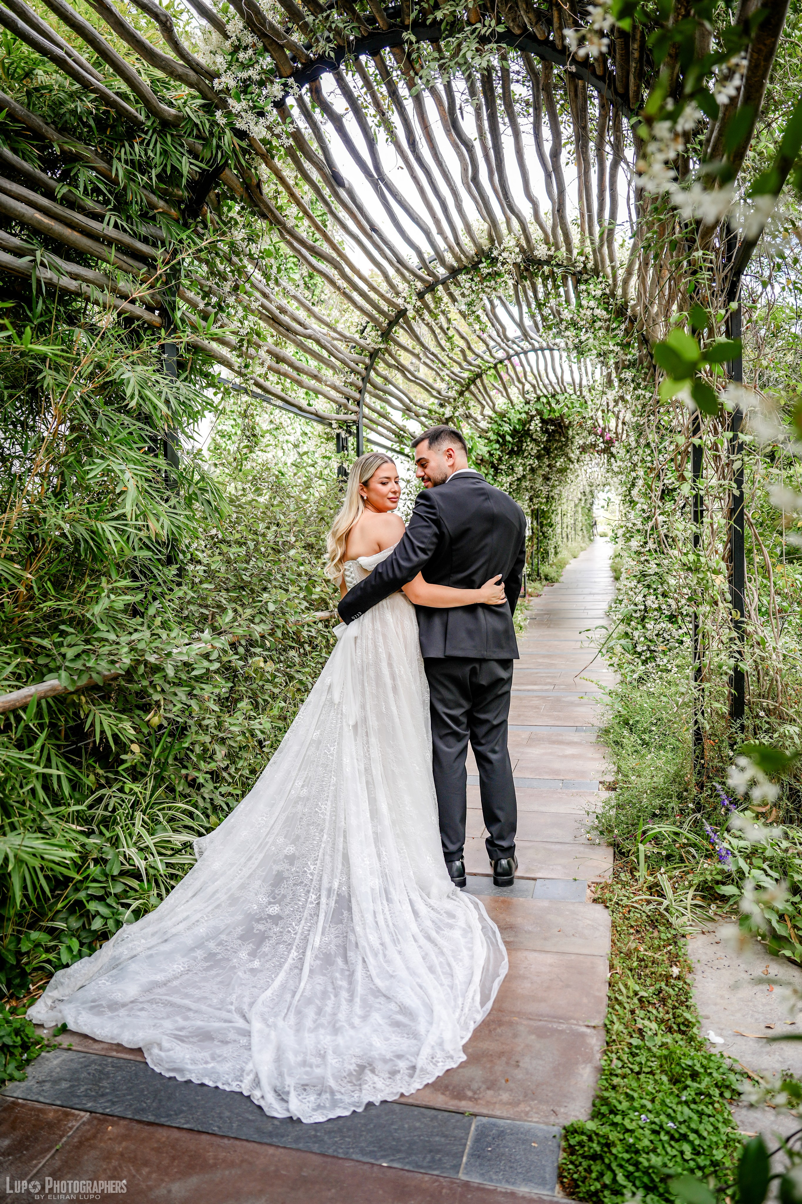 Tevel & Elad. לופו צלמים — צילום חתונות ואירועים