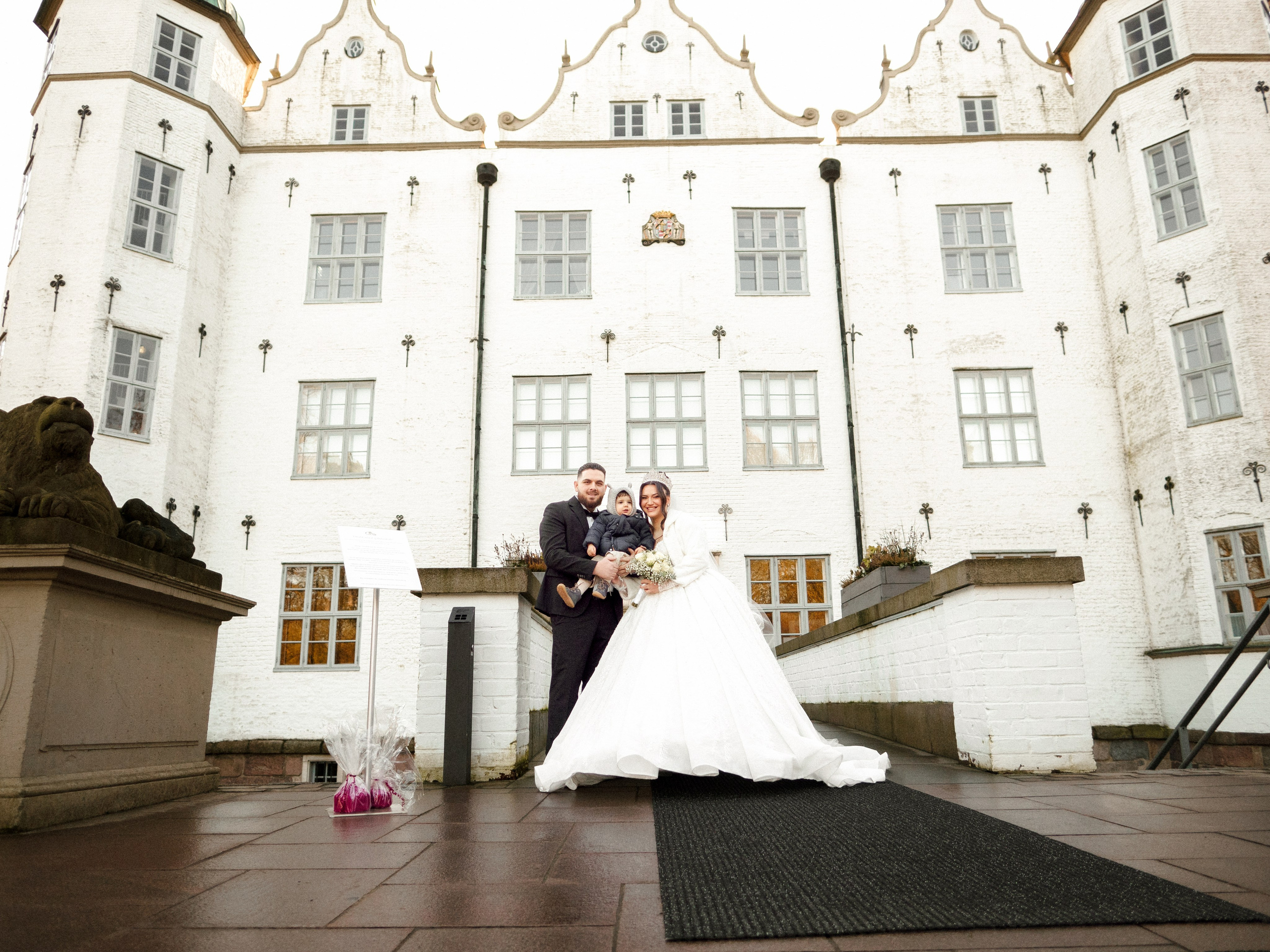 Winterhochzeit im Schloss Ahrensburg | Märchenhafte Romantik in Schleswig-Holstein. Hochzeitsfotograf und Hochzeitsvideograf aus Hamburg | Roka21Film