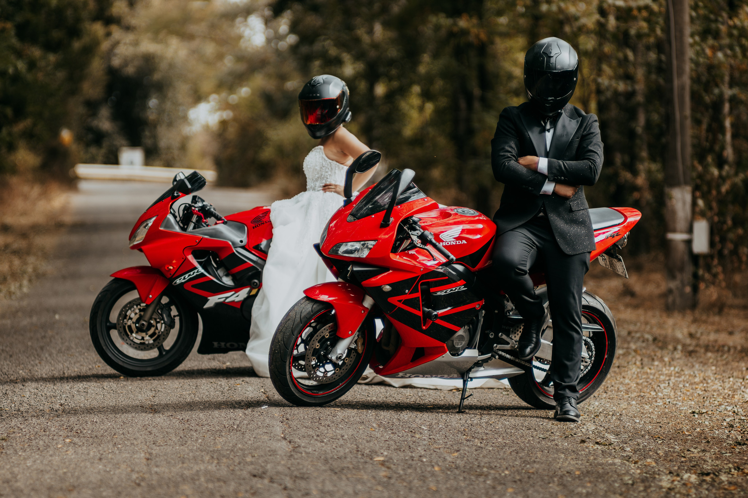 Trash the Dress cu motocicliști — ședință foto de poveste realizată de Lucian Dedeu. Lucian Dedeu — Fotograf de nuntă și eveniment