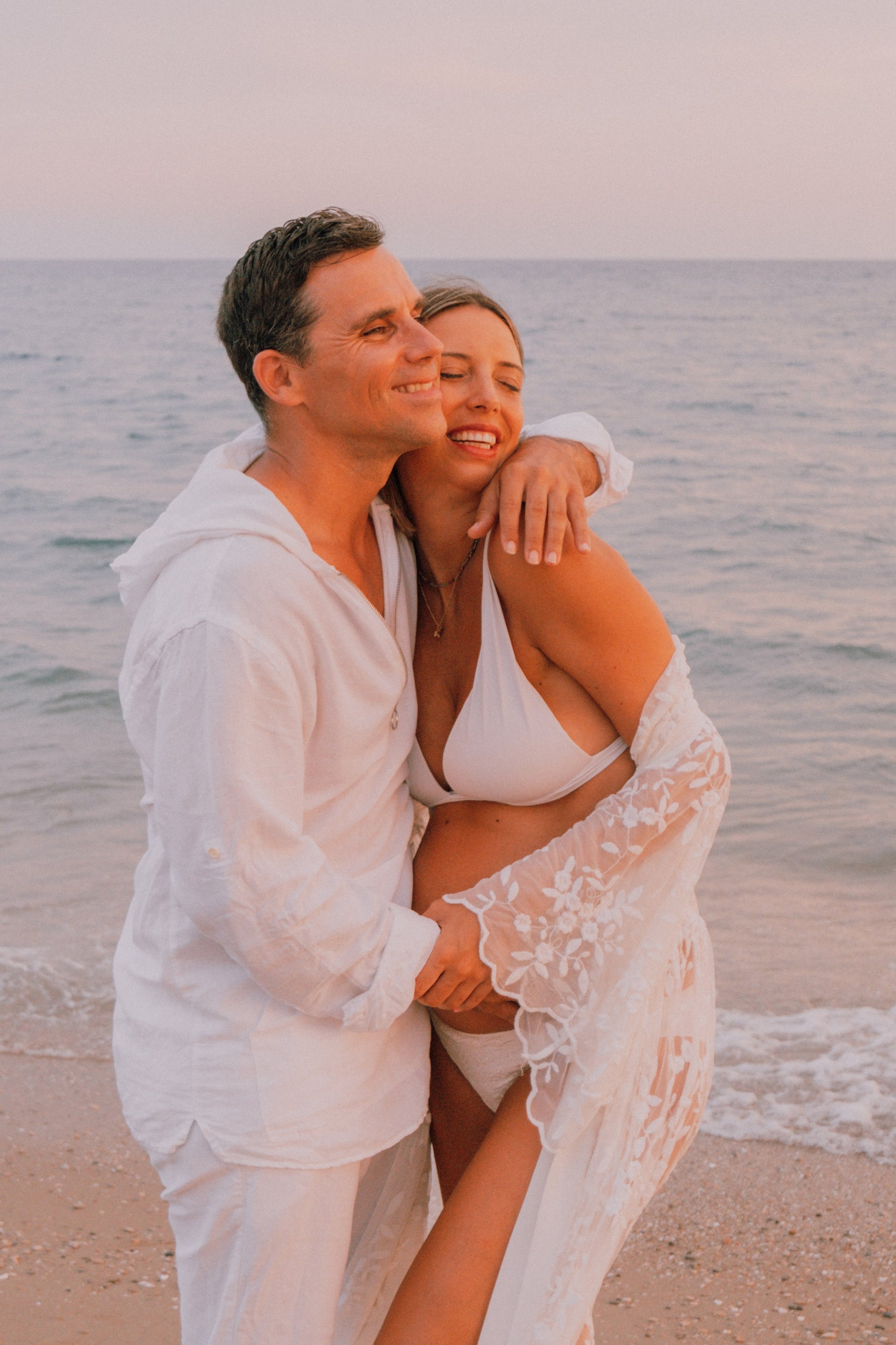 Sesión embarazo en la playa. Fotografía profesional en Calafell - Elena Medvedeva